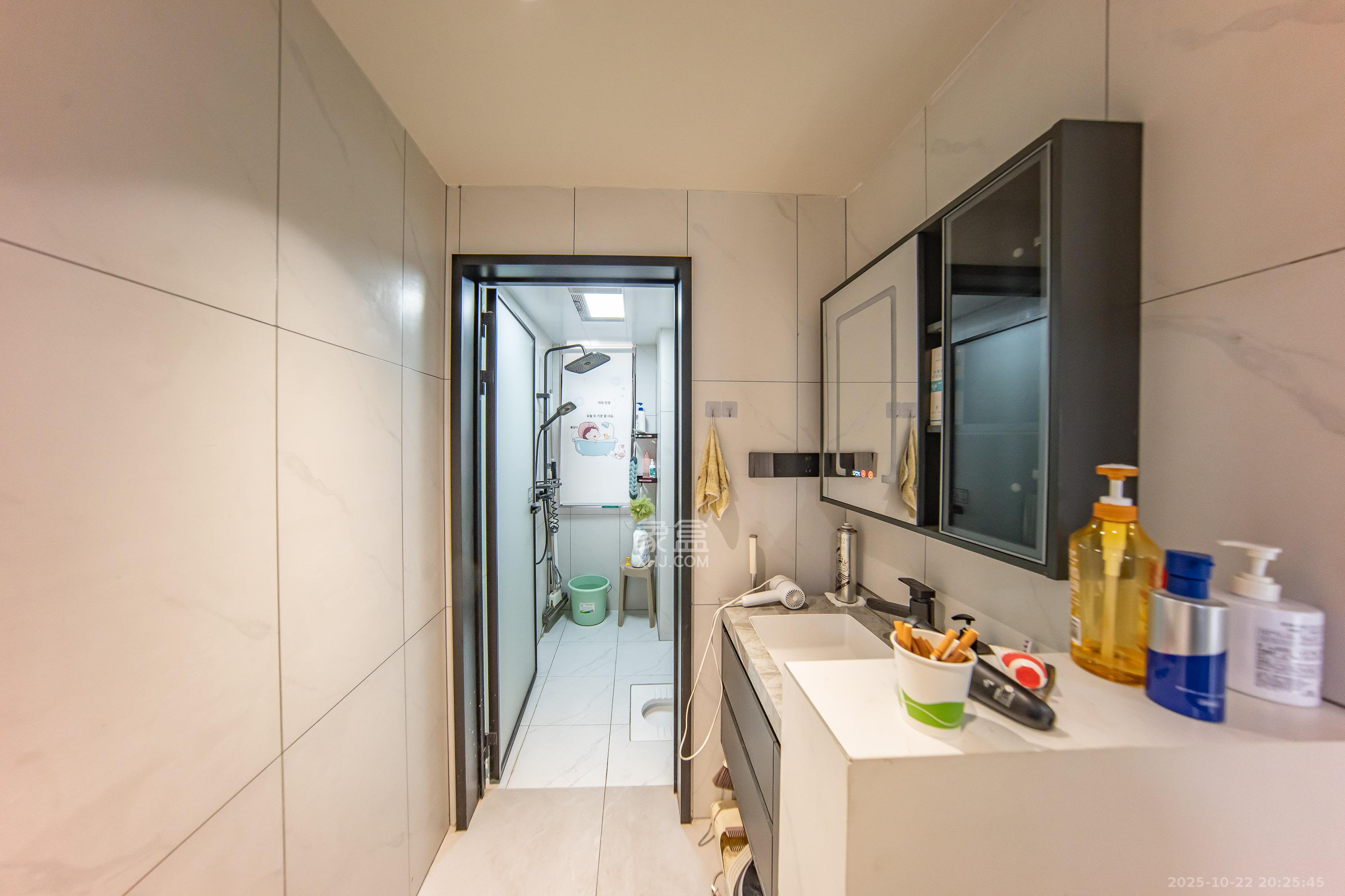 建投象山国际  3室2厅2卫    130.0万卫生间