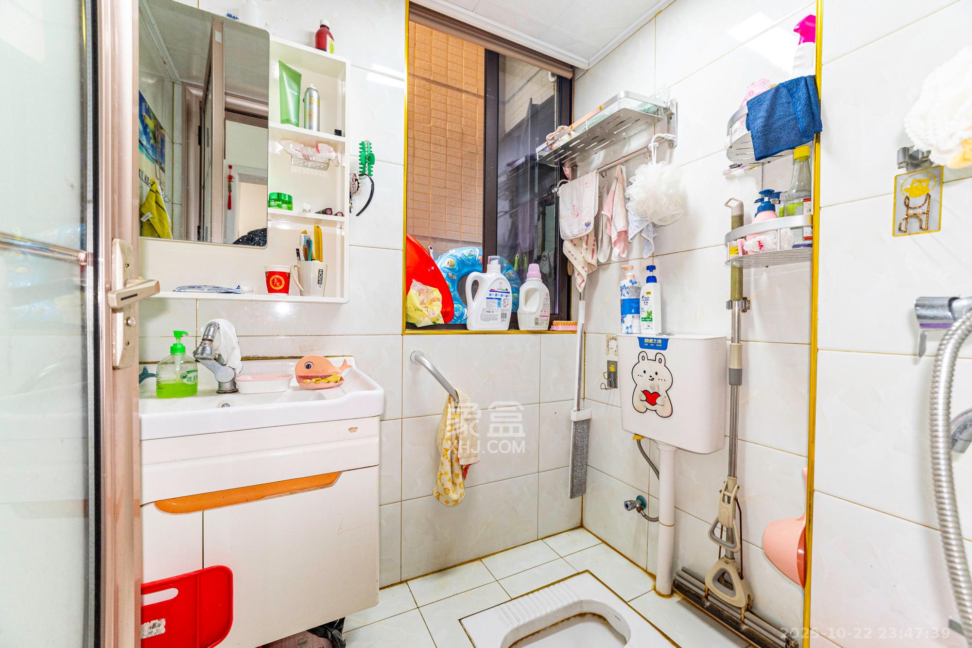 国泰九龙湾  3室2厅2卫    88.8万卫生间