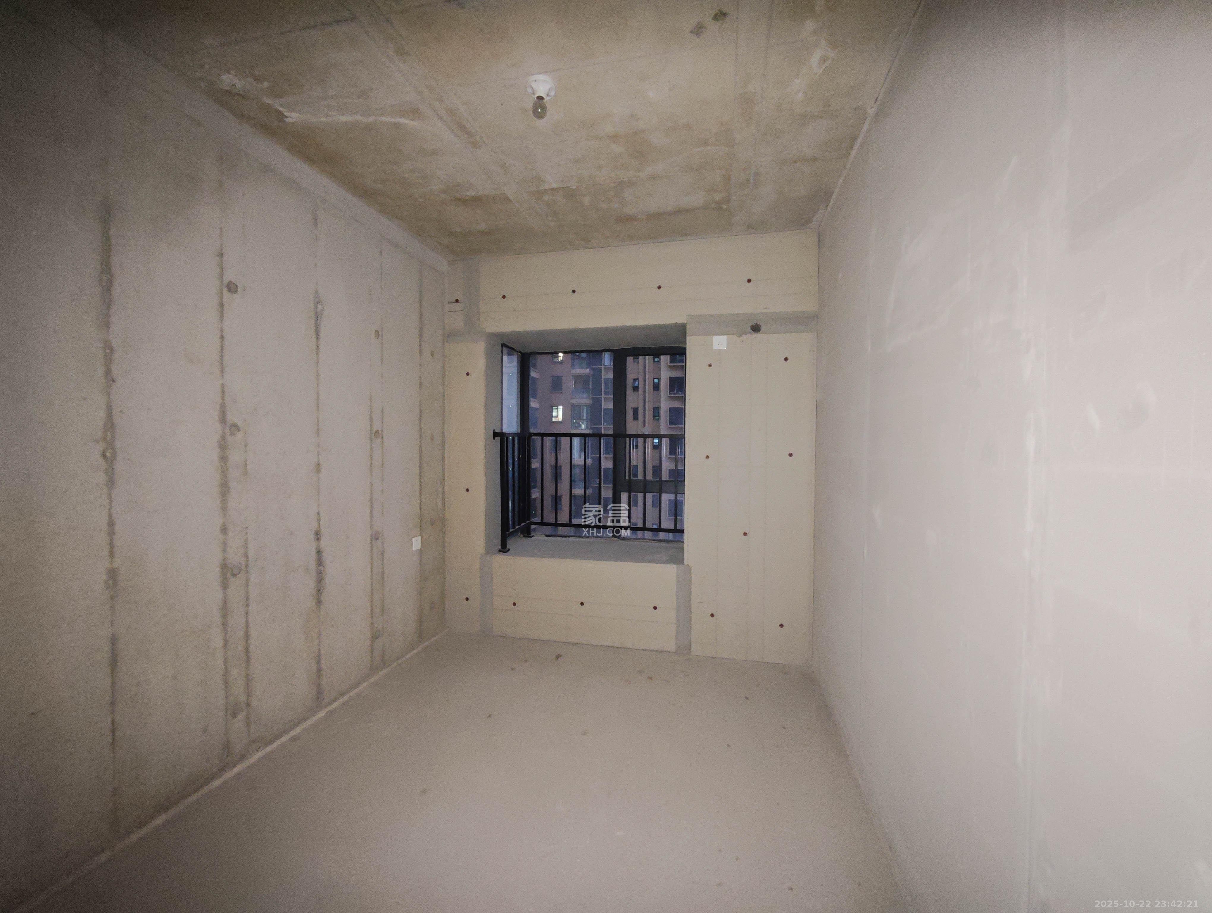 伊景园滨河苑 3室2厅2卫 75.0万 伊景园滨河苑 3室2厅2卫 75.0万卧室