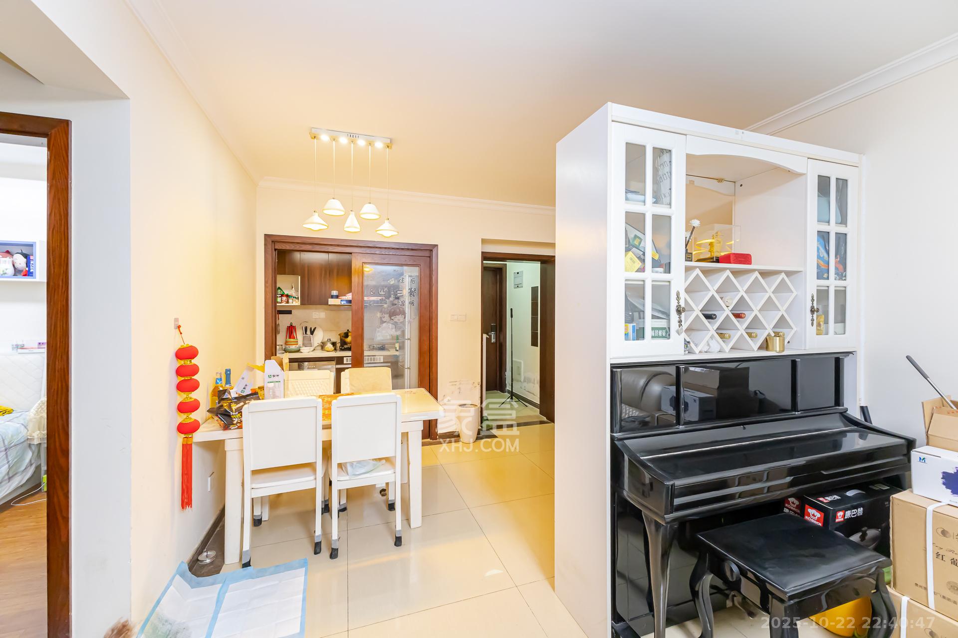 时代倾城二期  2室2厅1卫    56.0万客厅