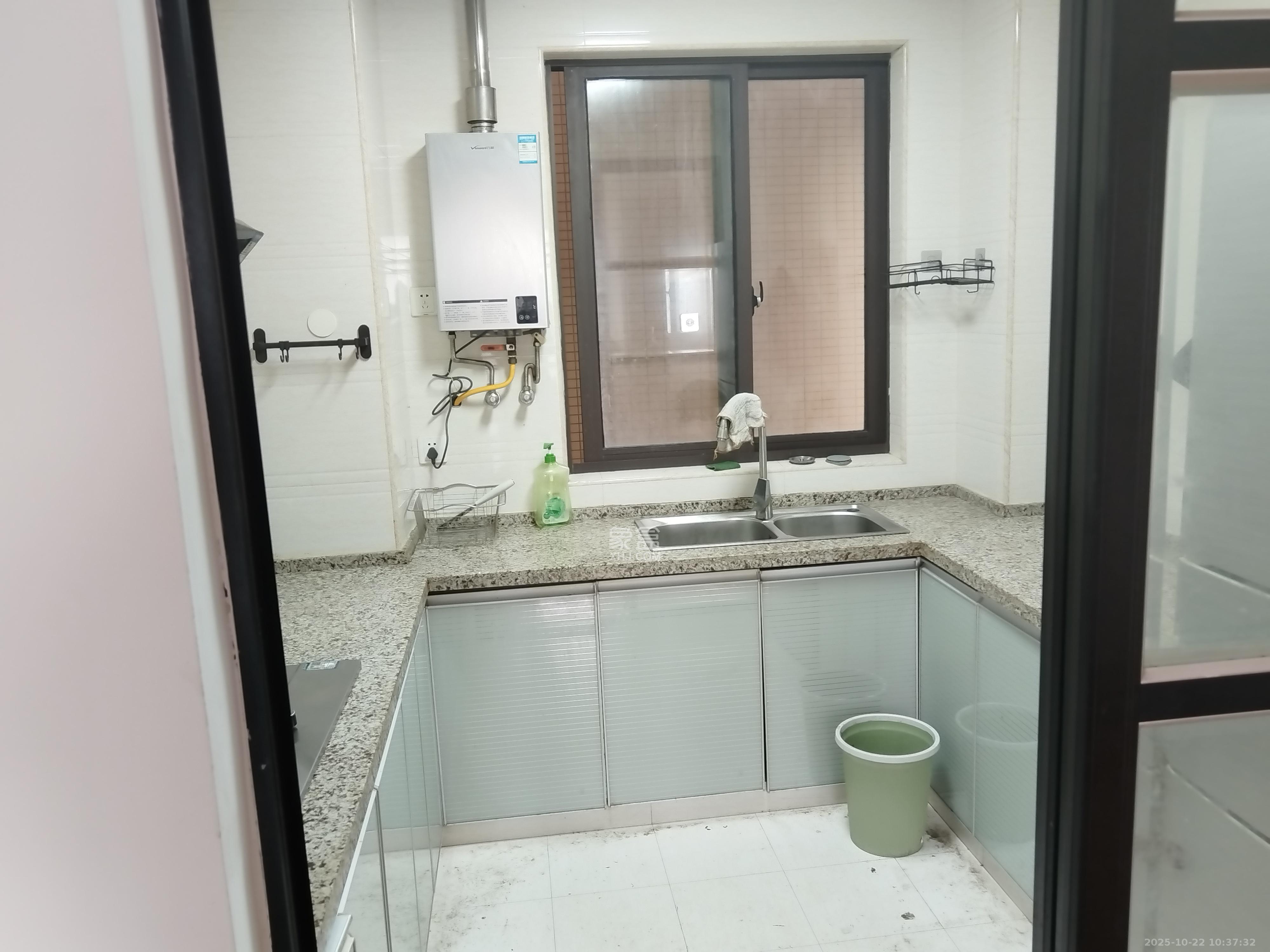 钰龙天下二期(钰龙佳园)  3室2厅2卫    2400.0元/月 钰龙天下二期(钰龙佳园)  3室2厅2卫    2400.0元/月室内图