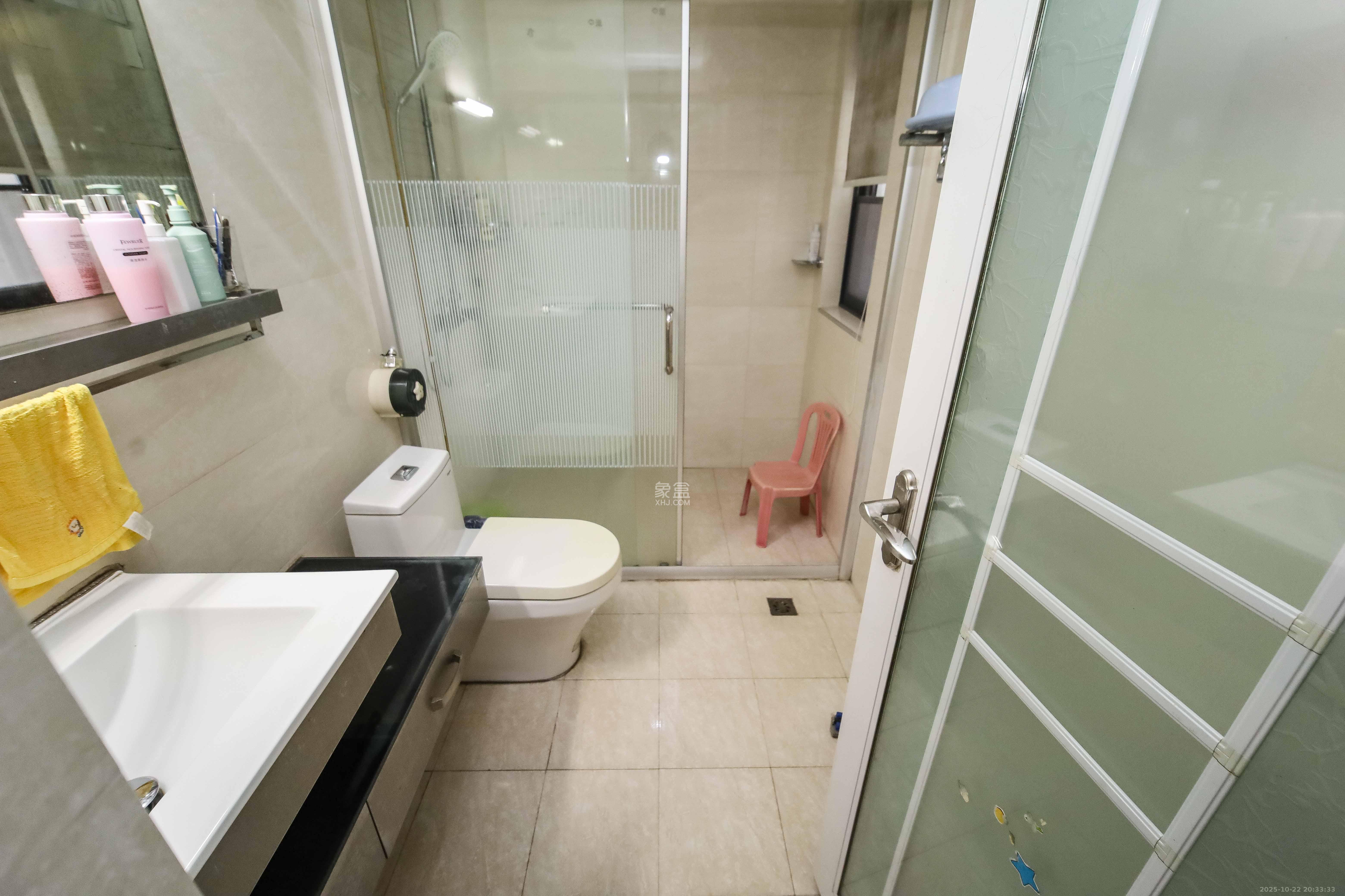 西街花园  4室2厅2卫    220.0万 西街花园  4室2厅2卫    220.0万卫生间