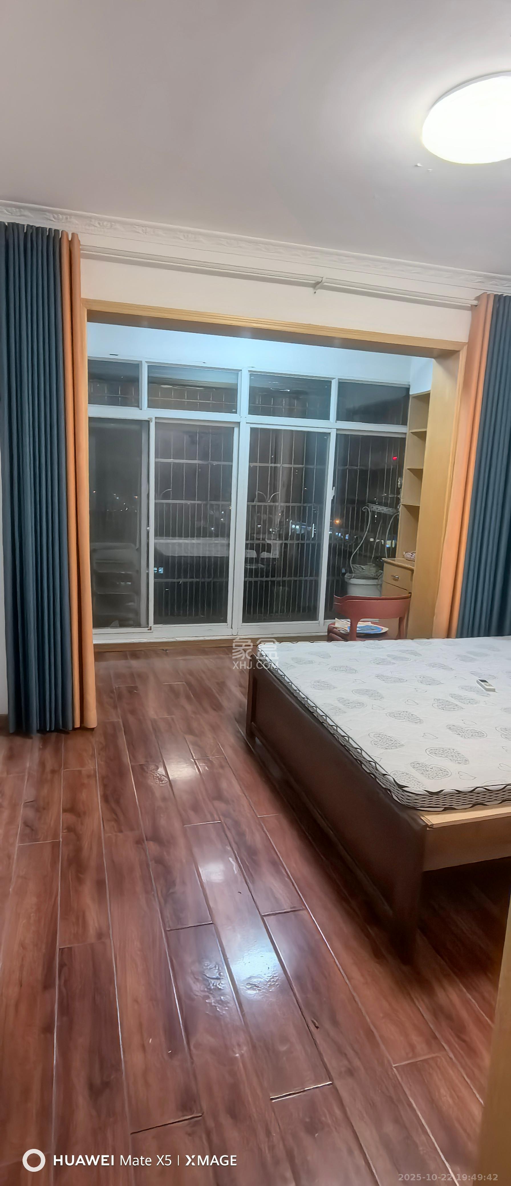 和馨园  3室2厅2卫    3200.0元/月 和馨园  3室2厅2卫    3200.0元/月室内图1