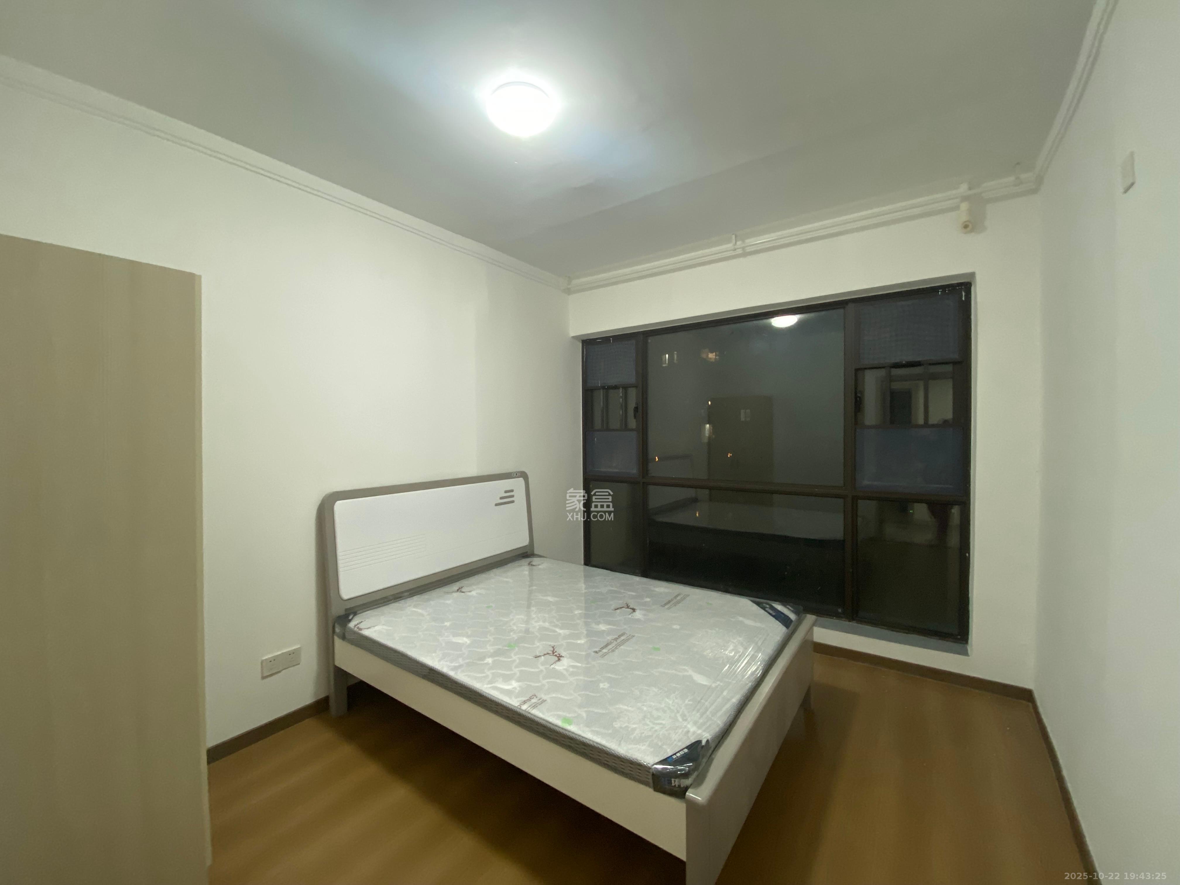 春晖花园  4室2厅2卫    2400.0元/月室内图