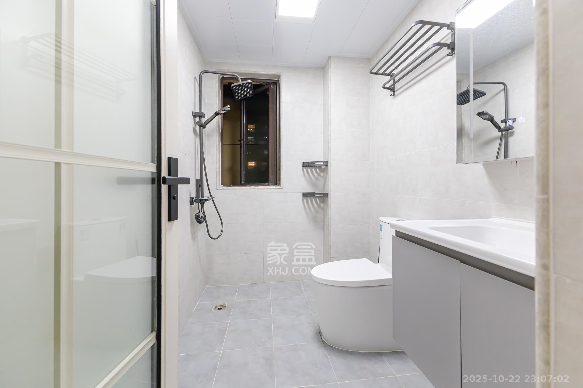 龙湖湘风原著（龙湖湘风星城）  4室2厅2卫    96.8万卫生间