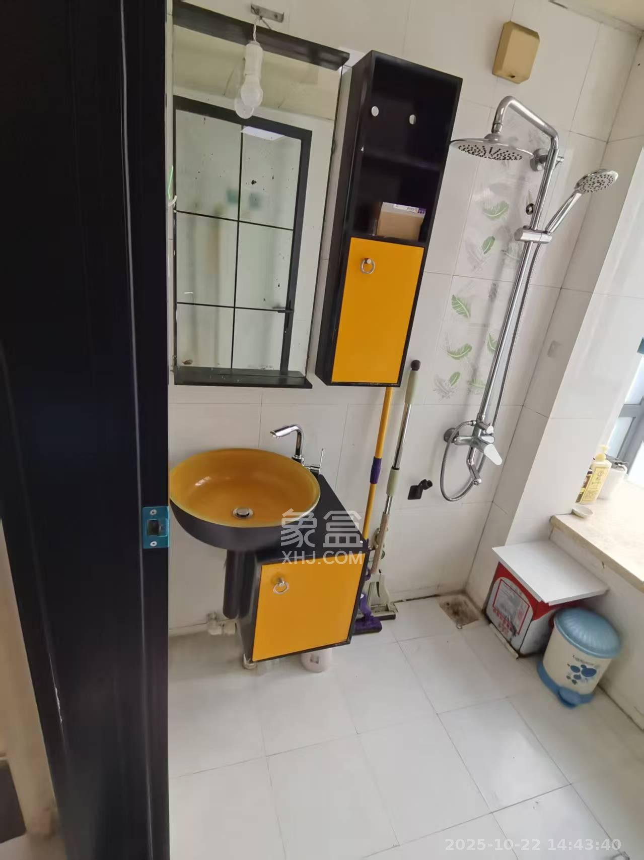 银港水晶城 2室2厅1卫 2400.0元/月 银港水晶城 2室2厅1卫 2400.0元/月室内图