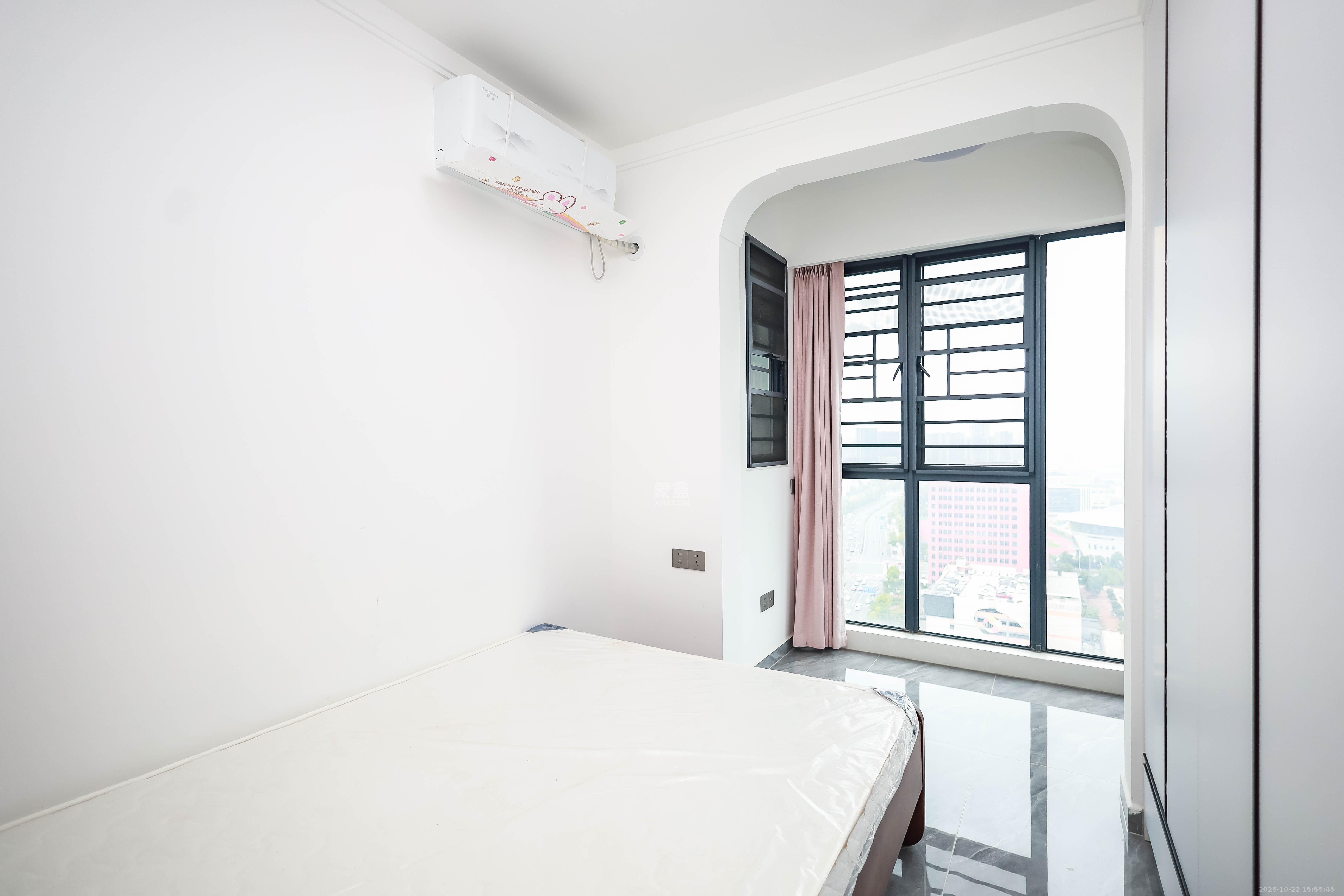 长房云尚公馆  3室2厅2卫    100.0万卧室