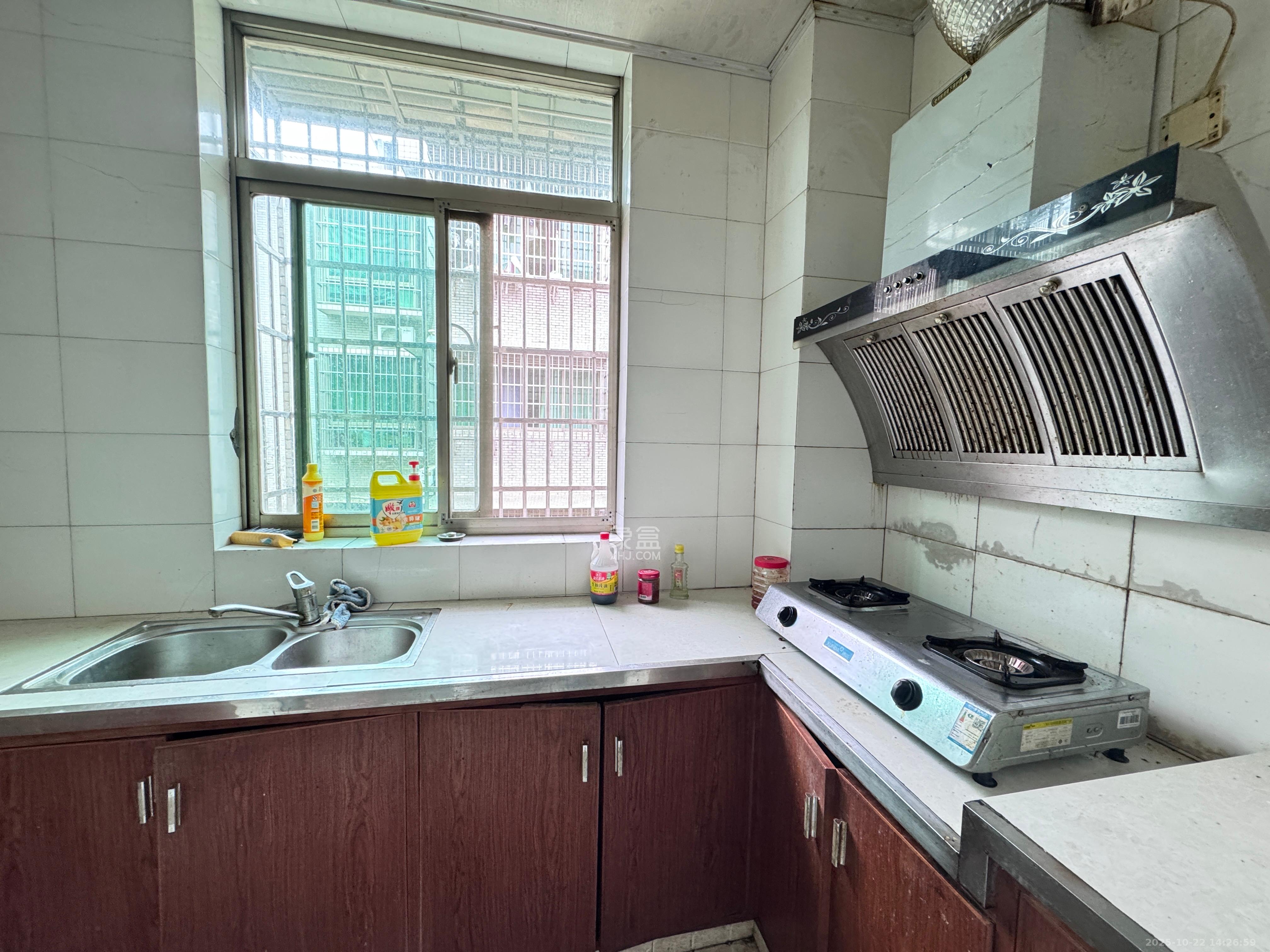 金桂小区一期  1室2厅1卫    1500.0元/月 金桂小区一期  1室2厅1卫    1500.0元/月室内图