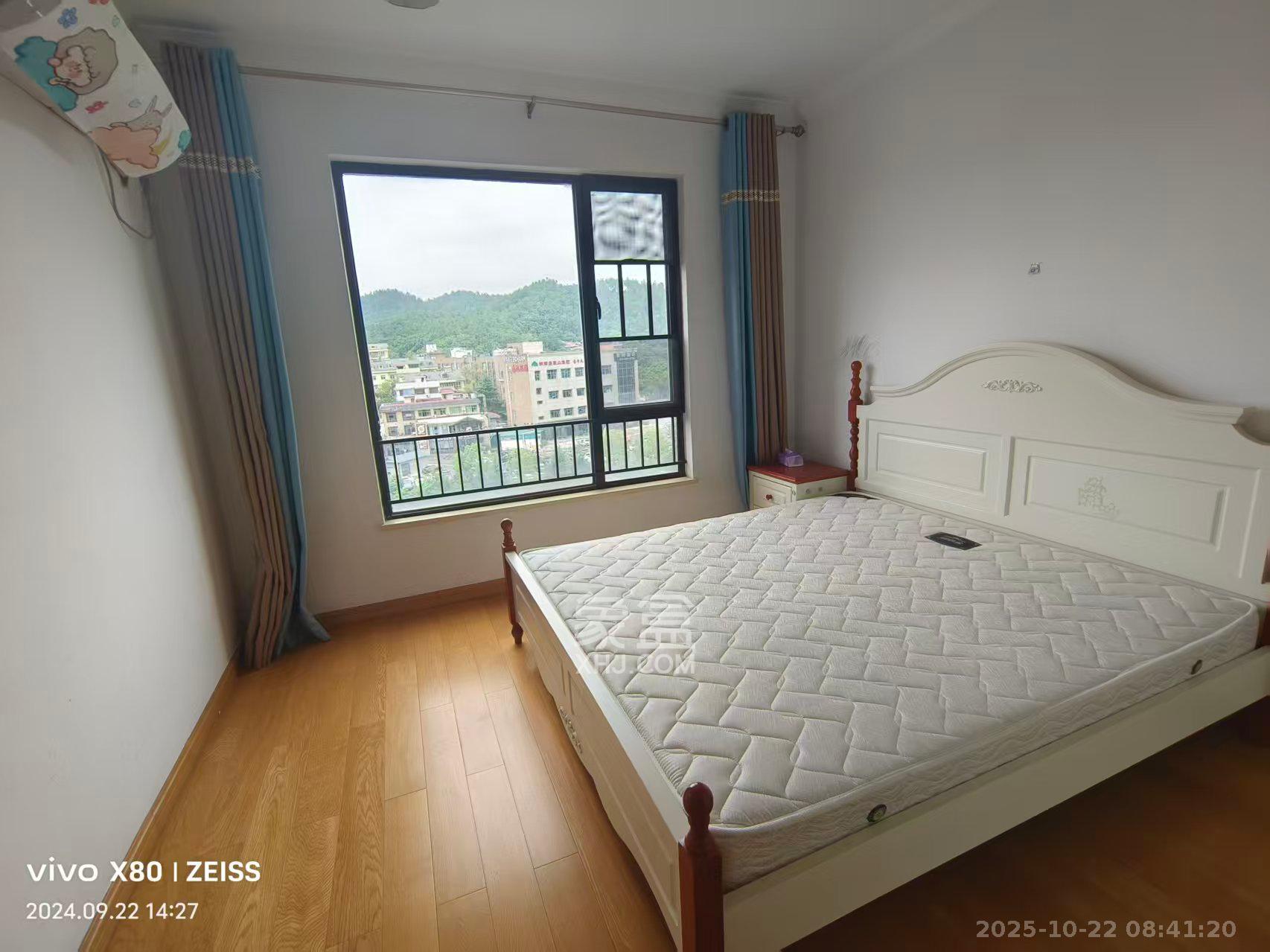 中海国际四期  1室2厅2卫    2200.0元/月 中海国际四期  1室2厅2卫    2200.0元/月室内图