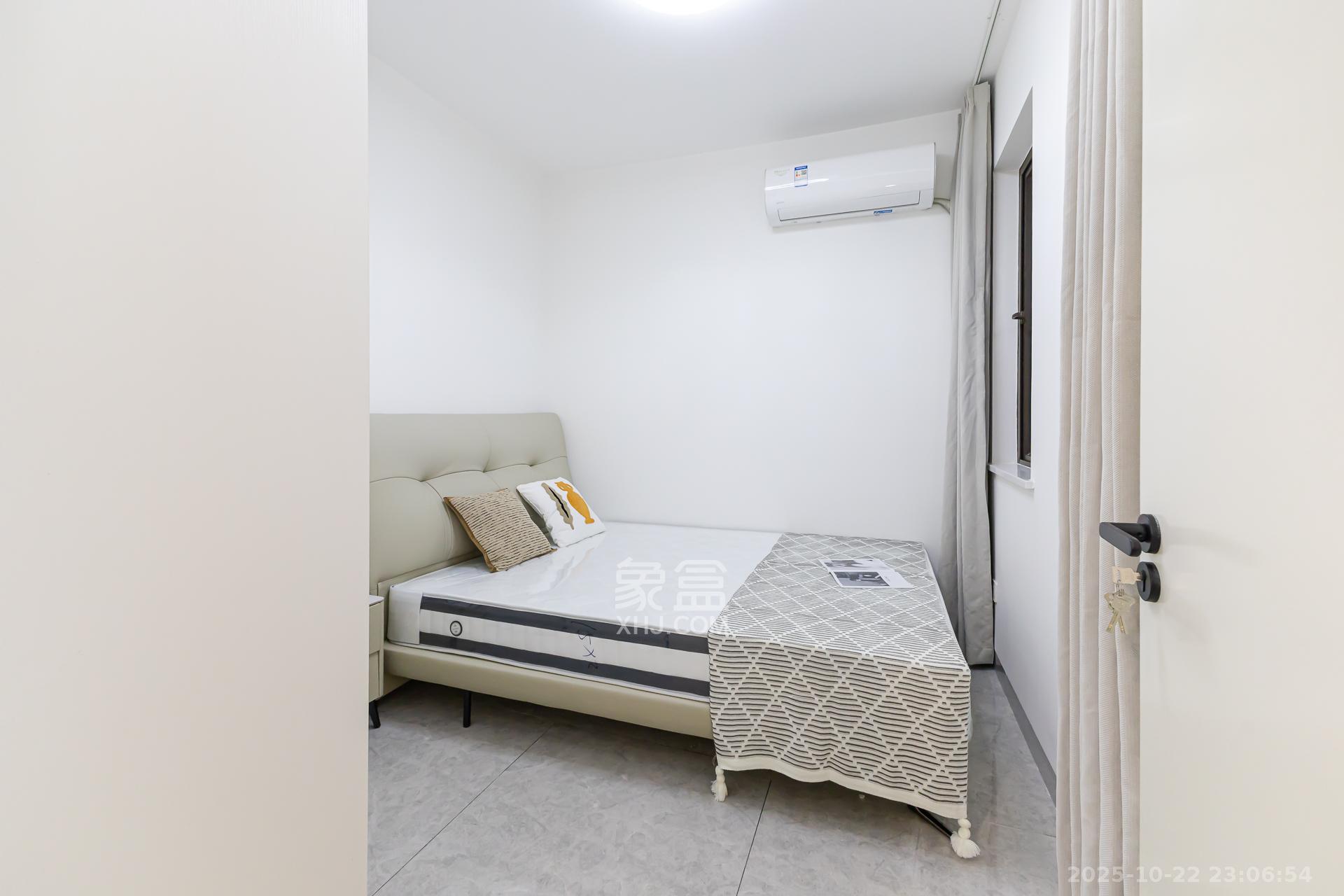 龙湖湘风原著（龙湖湘风星城）  4室2厅2卫    96.8万卧室