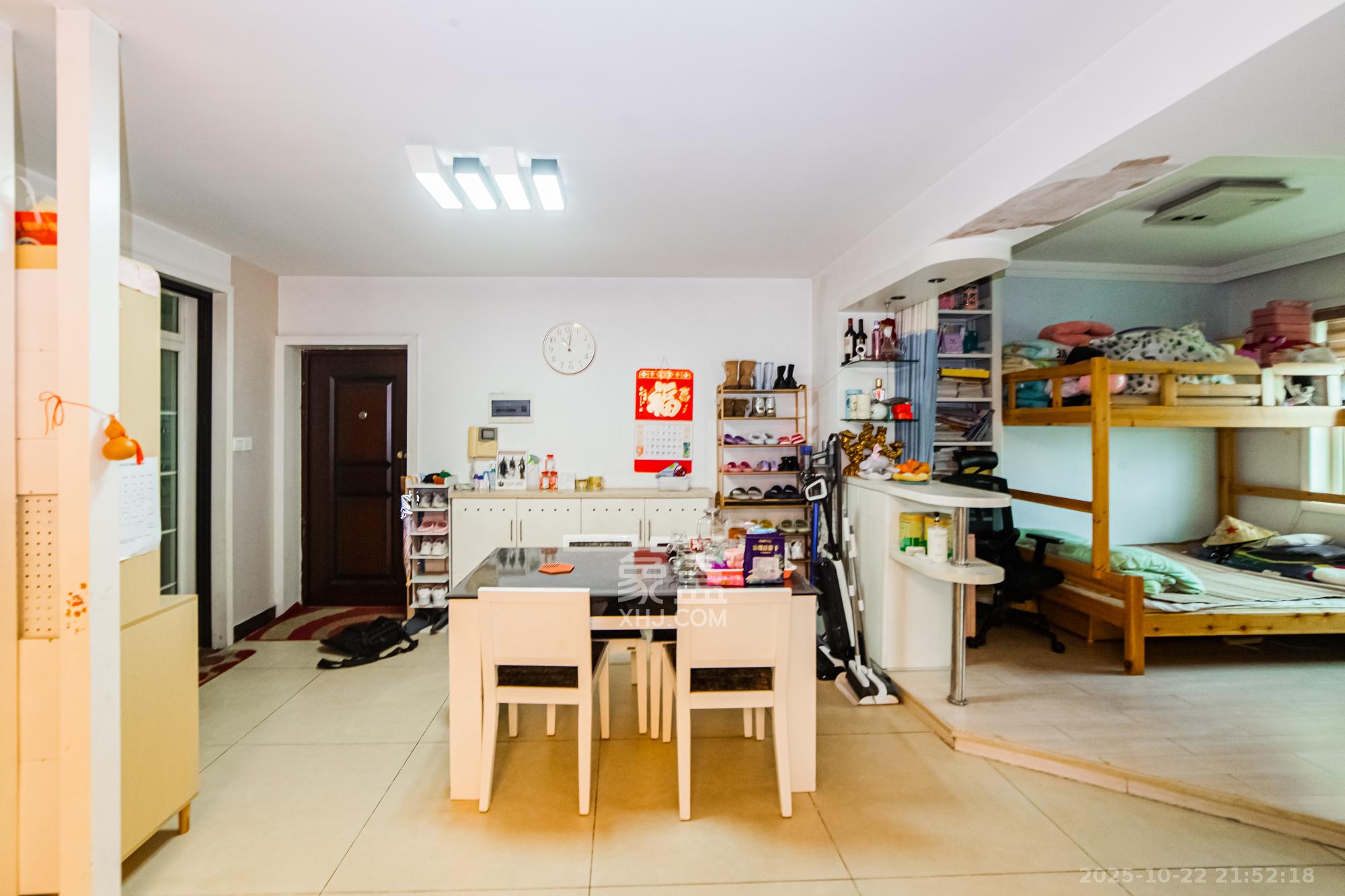 恒鑫澜北湾  3室2厅2卫    85.0万客厅