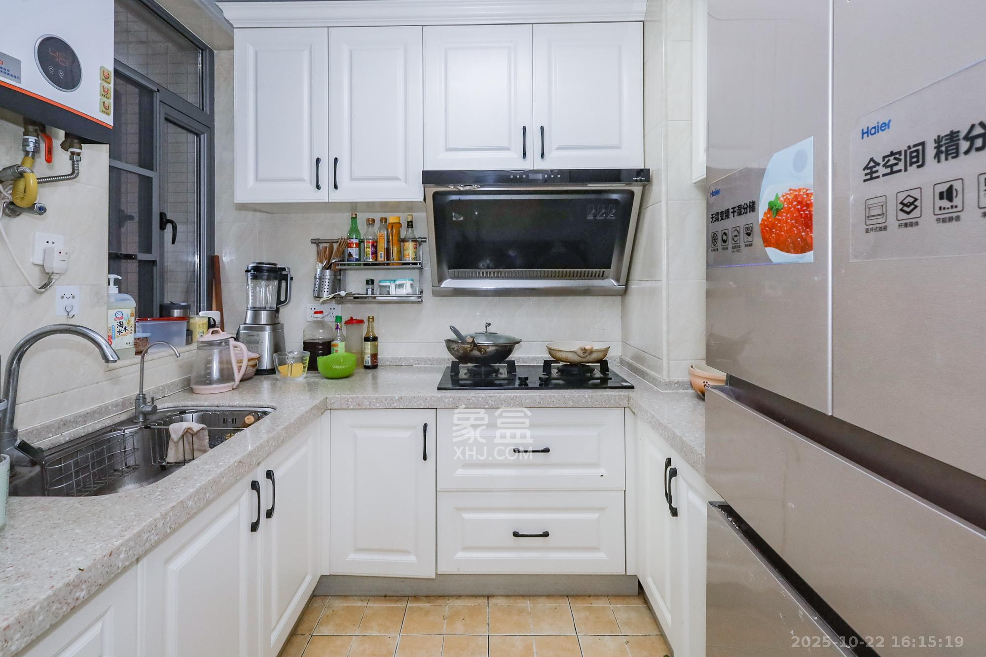 八方小区B区  3室2厅2卫    372.0万 八方小区B区  3室2厅2卫    372.0万厨房