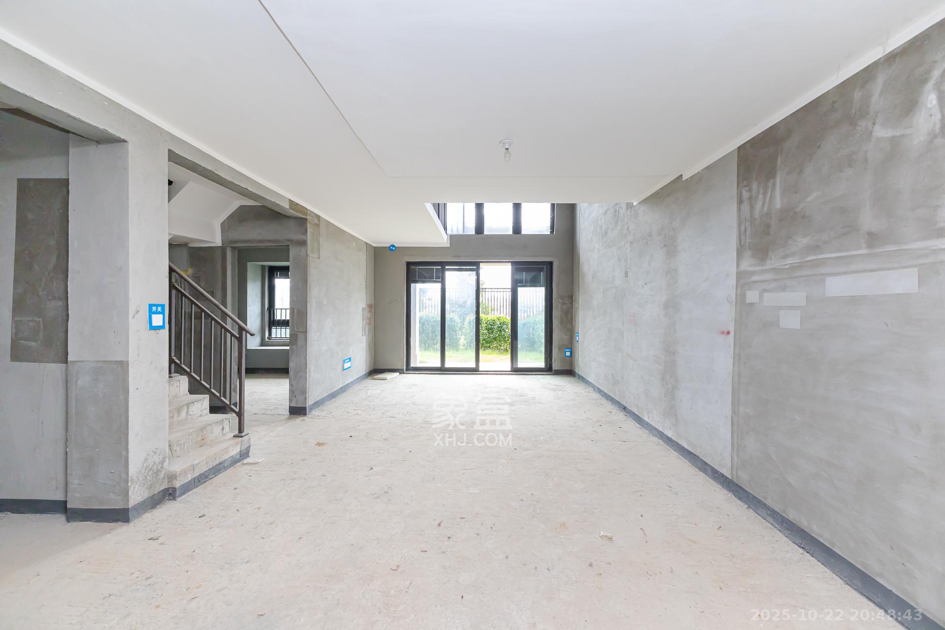 时代建发和著  4室2厅2卫    450.0万 时代建发和著  4室2厅2卫    450.0万客厅