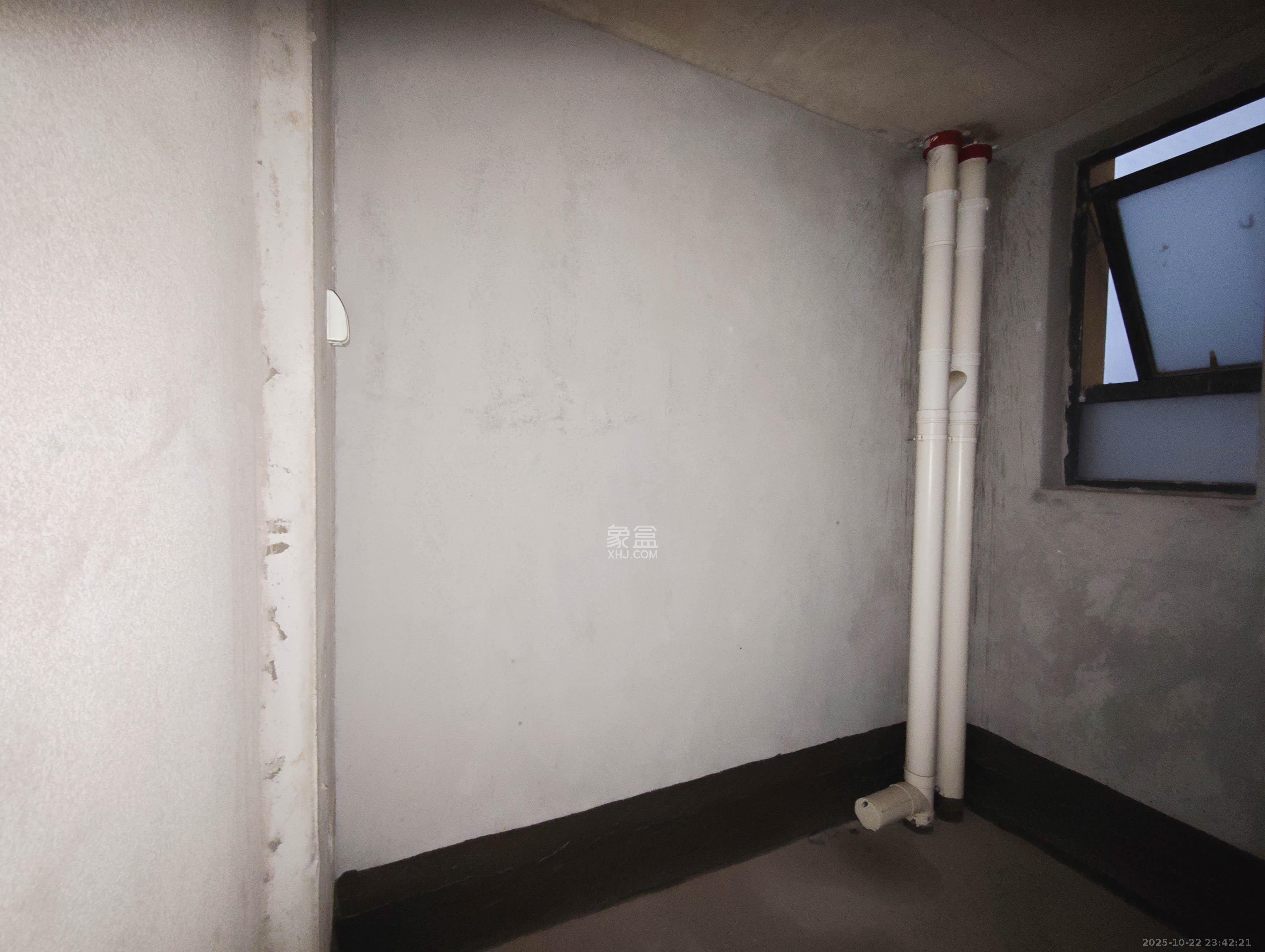 伊景园滨河苑 3室2厅2卫 75.0万 伊景园滨河苑 3室2厅2卫 75.0万卫生间