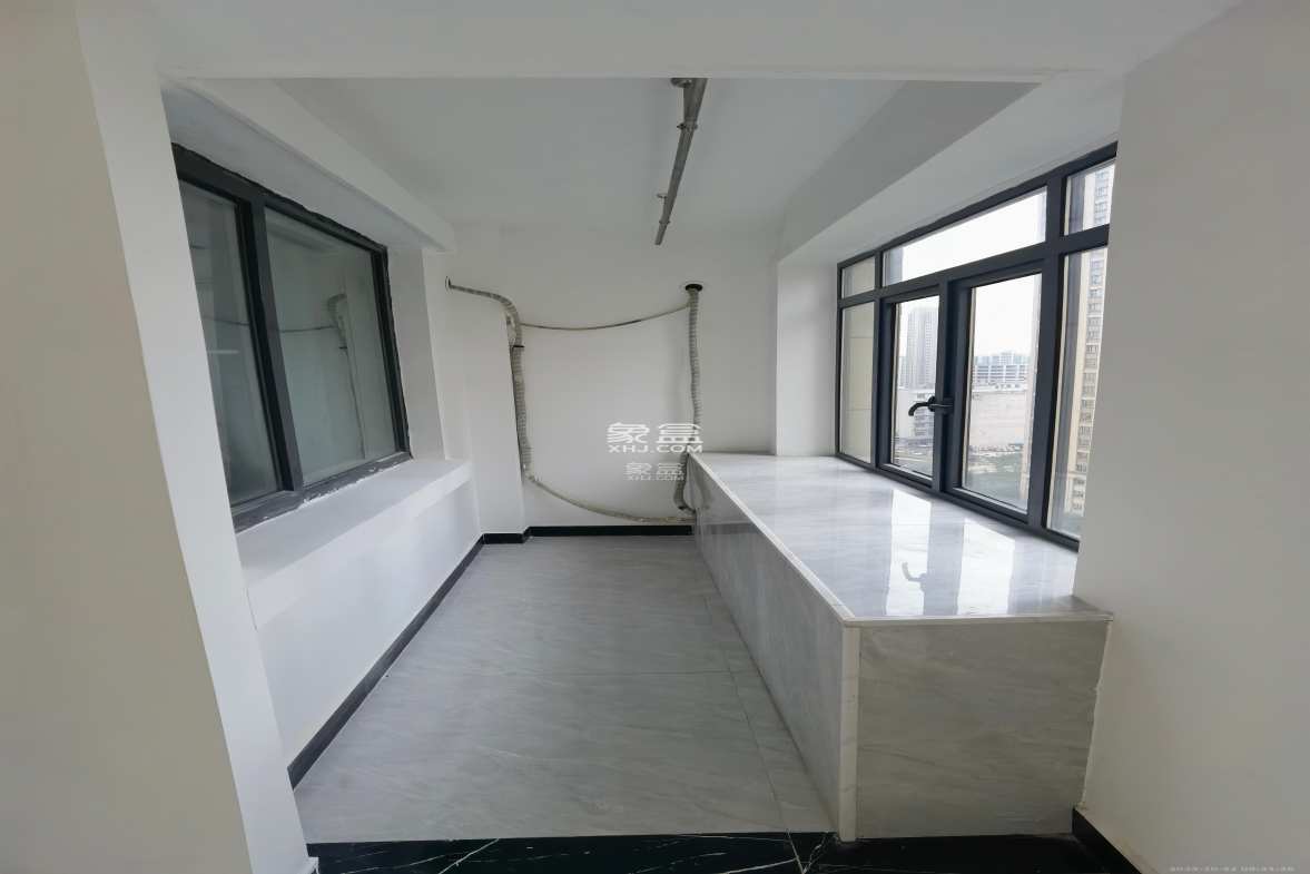 嘉宇银杉(嘉宇西苑) 4室2厅2卫 2300.0元/月 嘉宇银杉(嘉宇西苑) 4室2厅2卫 2300.0元/月室内图