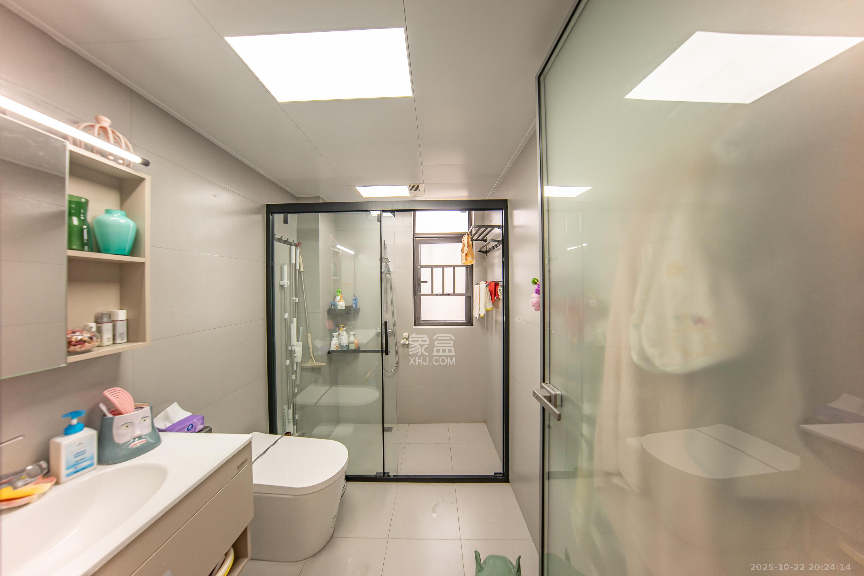 中海国际一期  4室2厅2卫    148.0万卫生间