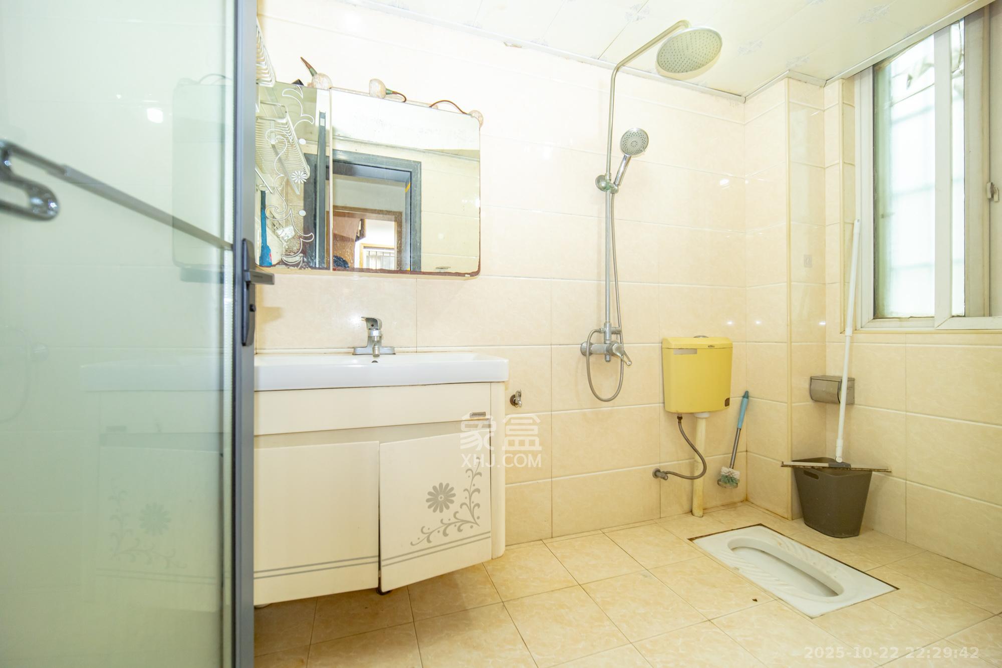 楚天世纪城东苑 2室2厅1卫 49.8万 楚天世纪城东苑 2室2厅1卫 49.8万卫生间