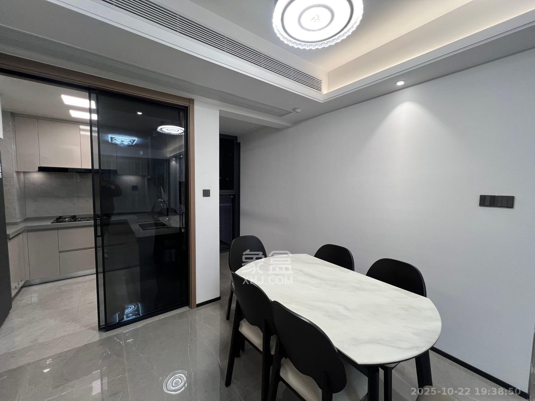 金地都会风華  4室2厅2卫    4000.0元/月室内图