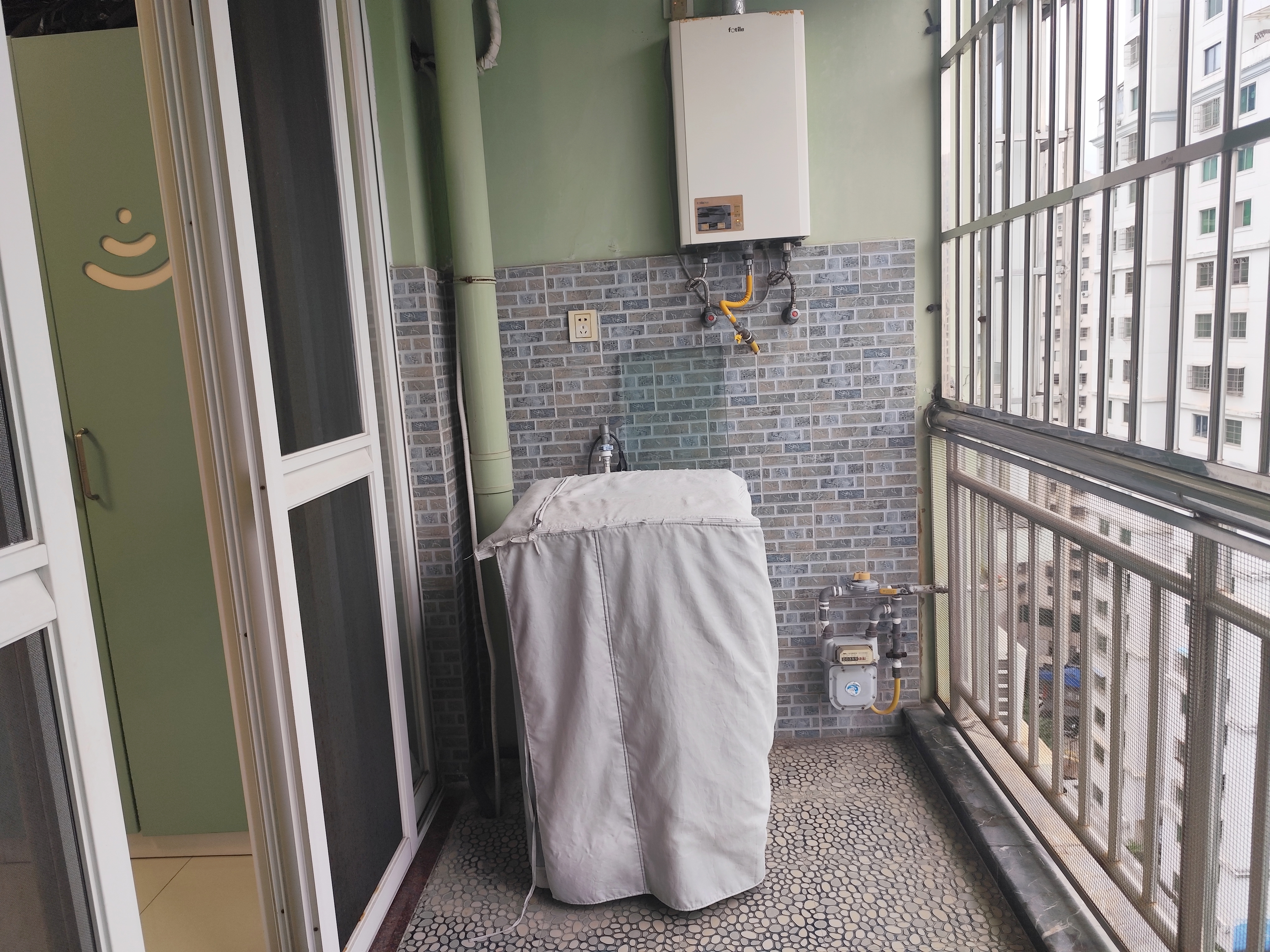 蔚兰天成  3室2厅3卫    275.0万客厅