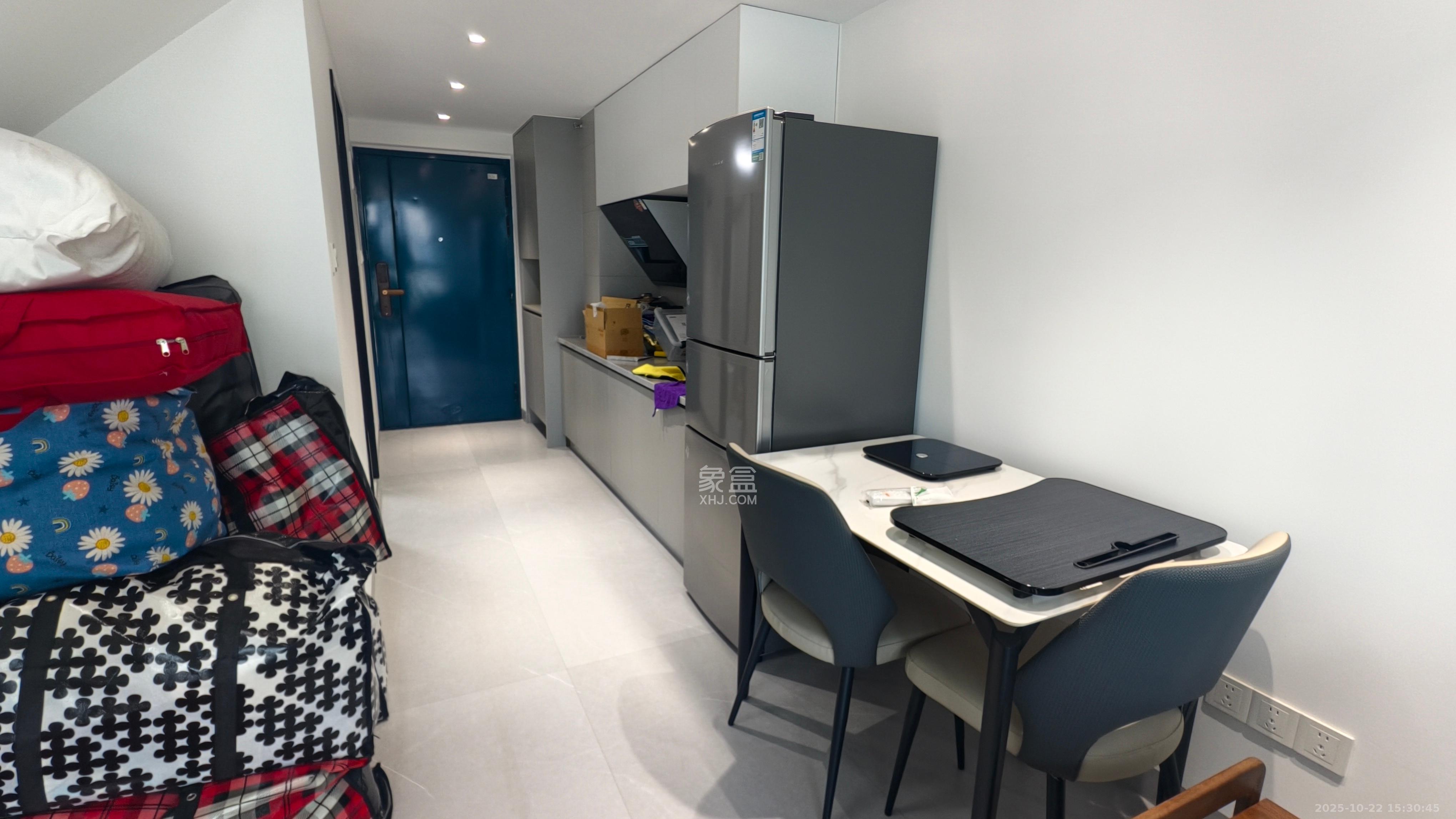 绿地V岛 1室1厅1卫 2400.0元/月 绿地V岛 1室1厅1卫 2400.0元/月室内图