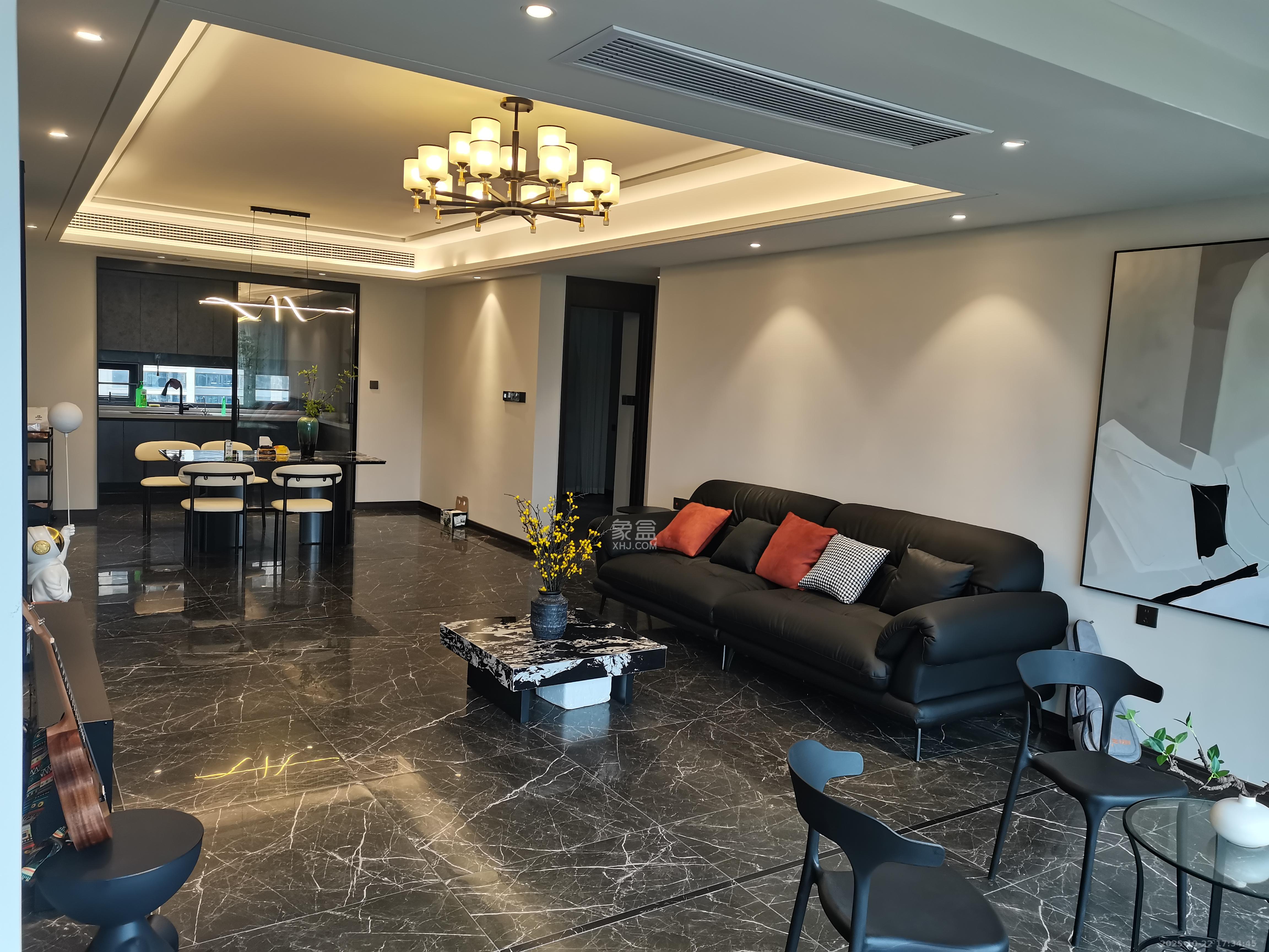 绿地麓云国际二期  5室2厅2卫    6500.0元/月室内图