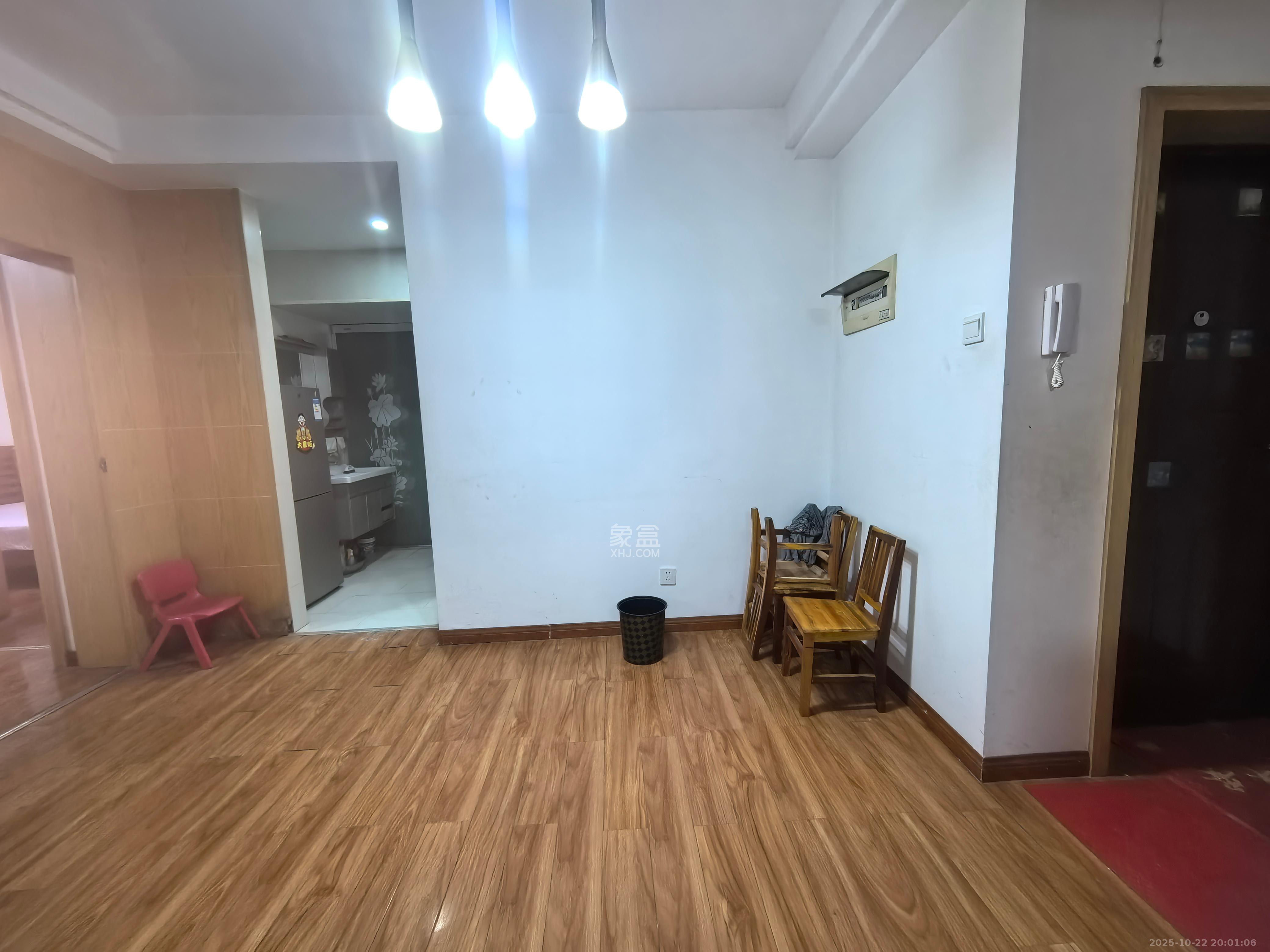 山水庭院 3室2厅1卫 1800.0元/月 山水庭院 3室2厅1卫 1800.0元/月室内图