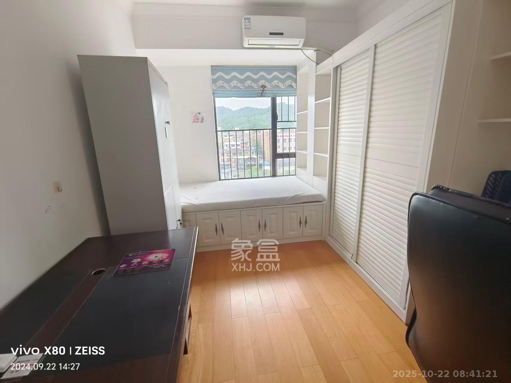 中海国际四期  1室2厅2卫    2200.0元/月 中海国际四期  1室2厅2卫    2200.0元/月室内图