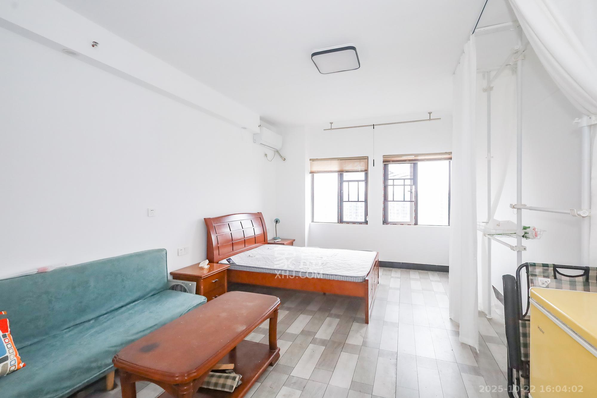 钰龙天下二期(钰龙佳园) 1室1厅1卫 16.8万 钰龙天下二期(钰龙佳园) 1室1厅1卫 16.8万客厅