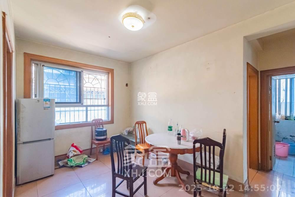 新奥燃气宿舍  3室2厅2卫    1800.0元/月 新奥燃气宿舍  3室2厅2卫    1800.0元/月室内图