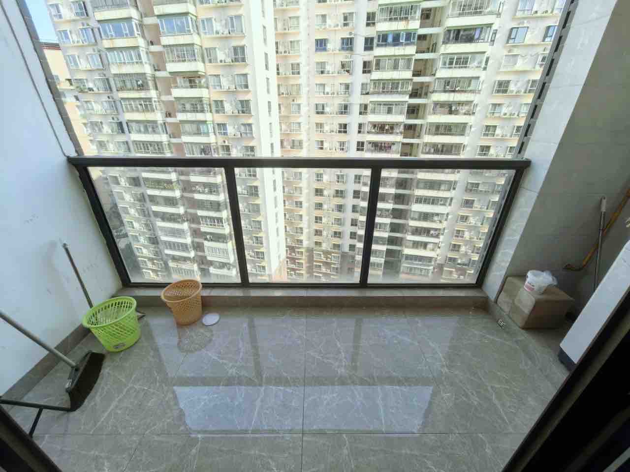 国贸城市花园  1室1厅1卫    95.0万客厅