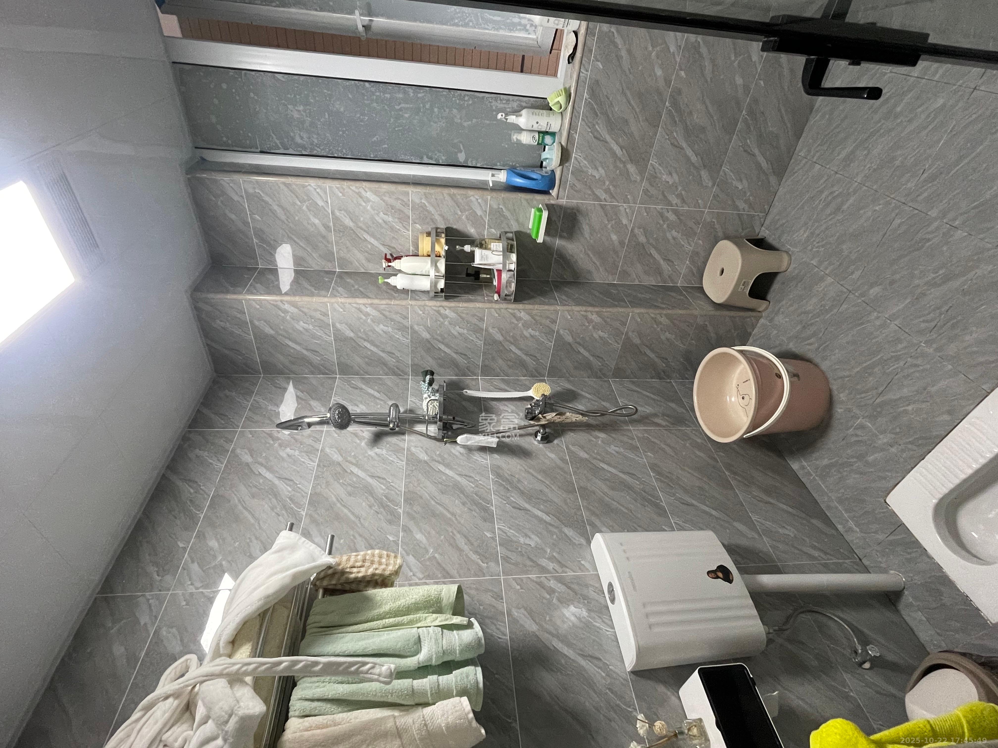 辉煌国际城二期  2室1厅1卫    2300.0元/月室内图