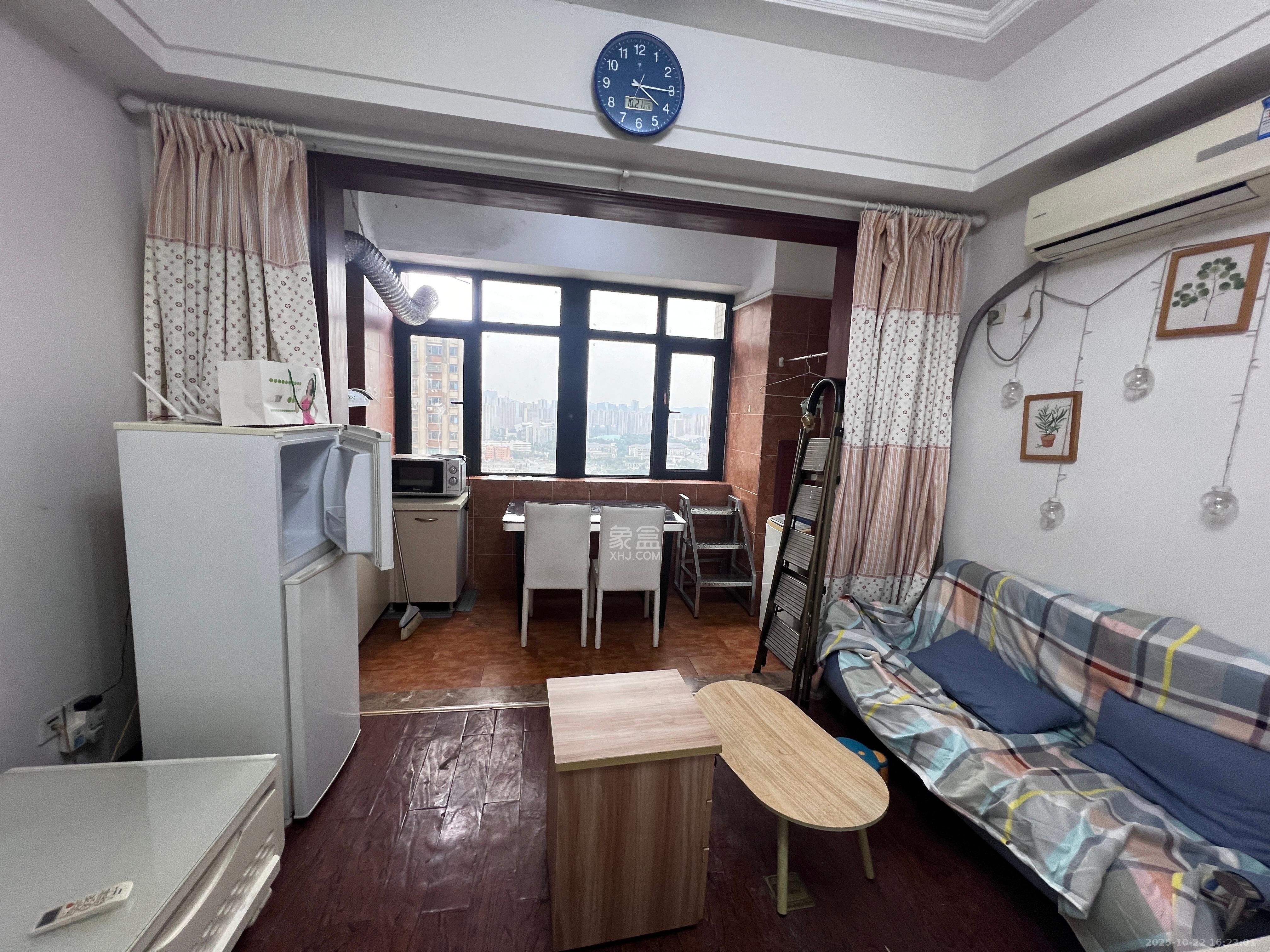 天元涉外景园B区  1室1厅1卫    1400.0元/月室内图