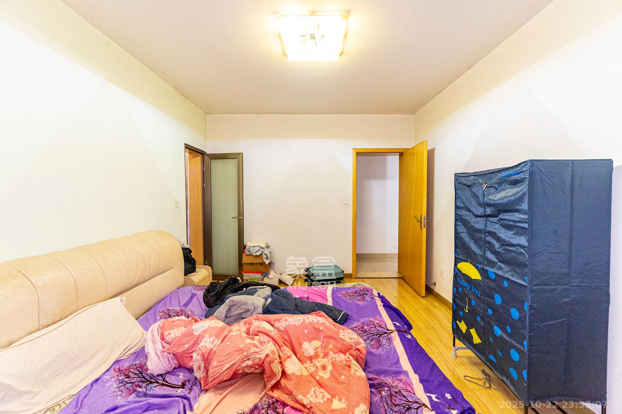 中南汽车世界  2室2厅1卫    30.0万卧室