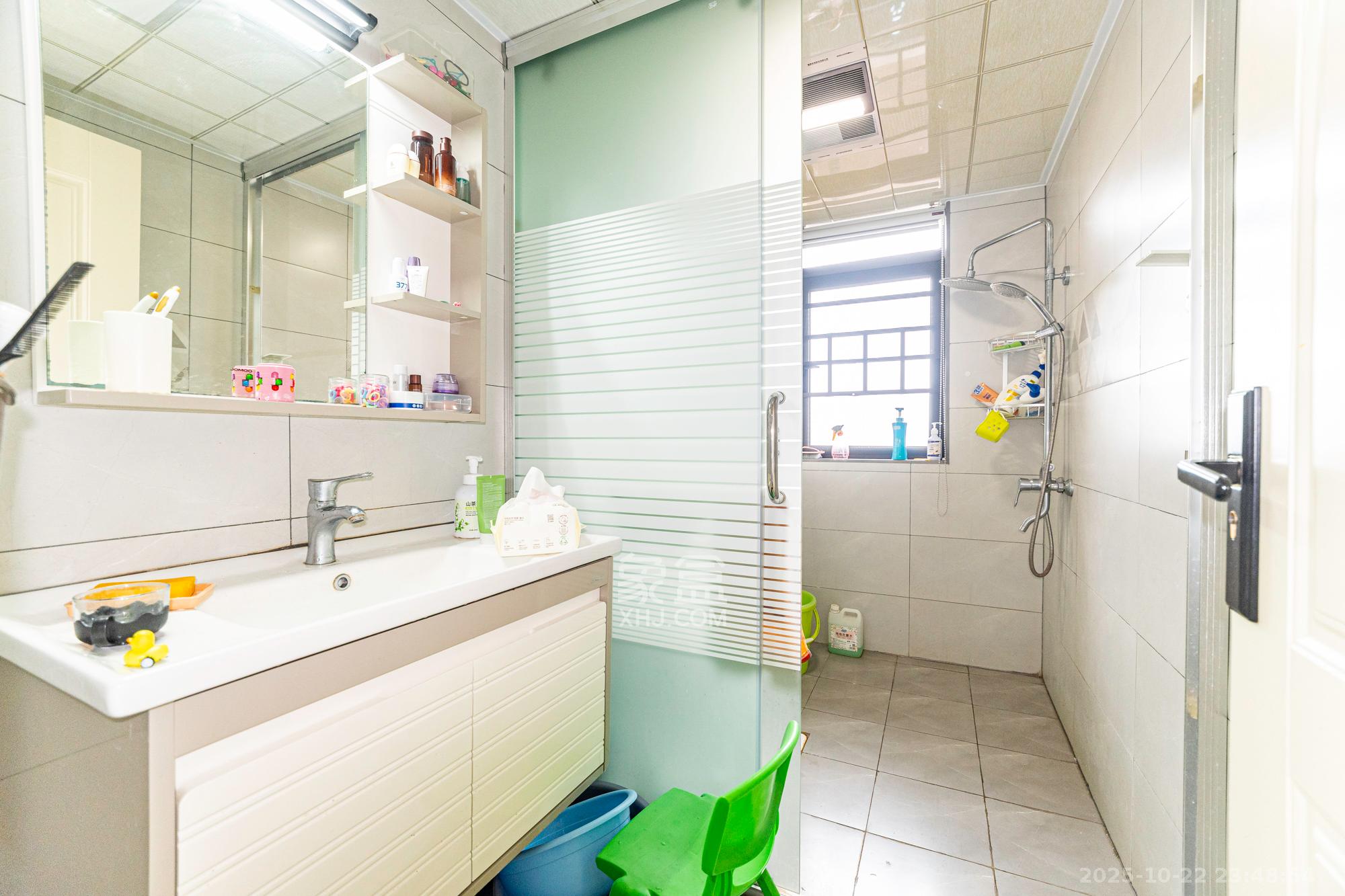 未来漫城 4室2厅2卫 136.0万 未来漫城 4室2厅2卫 136.0万卫生间