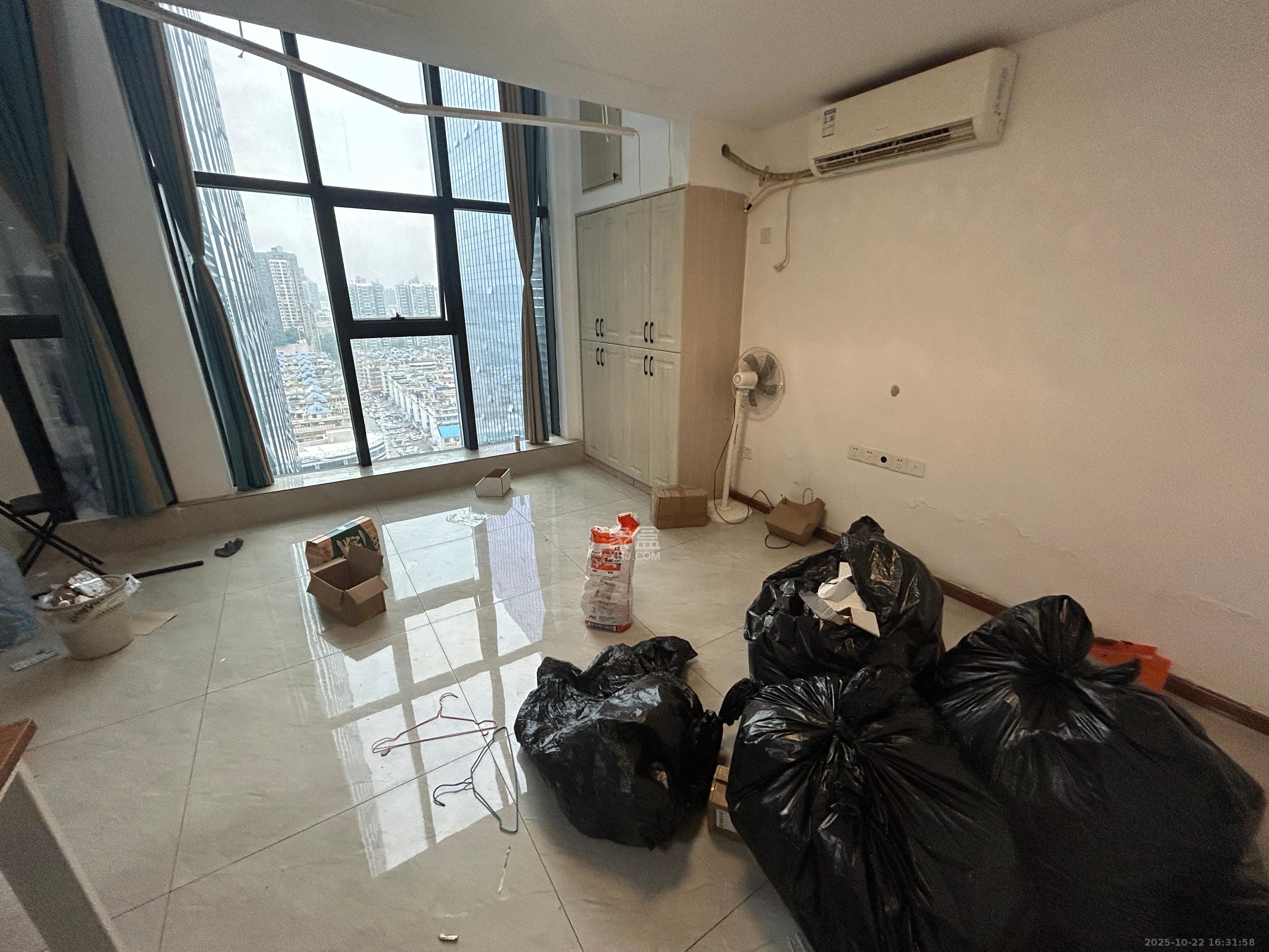 东盈商业广场(华泉城市广场)  2室1厅1卫    2600.0元/月 东盈商业广场(华泉城市广场)  2室1厅1卫    2600.0元/月室内图