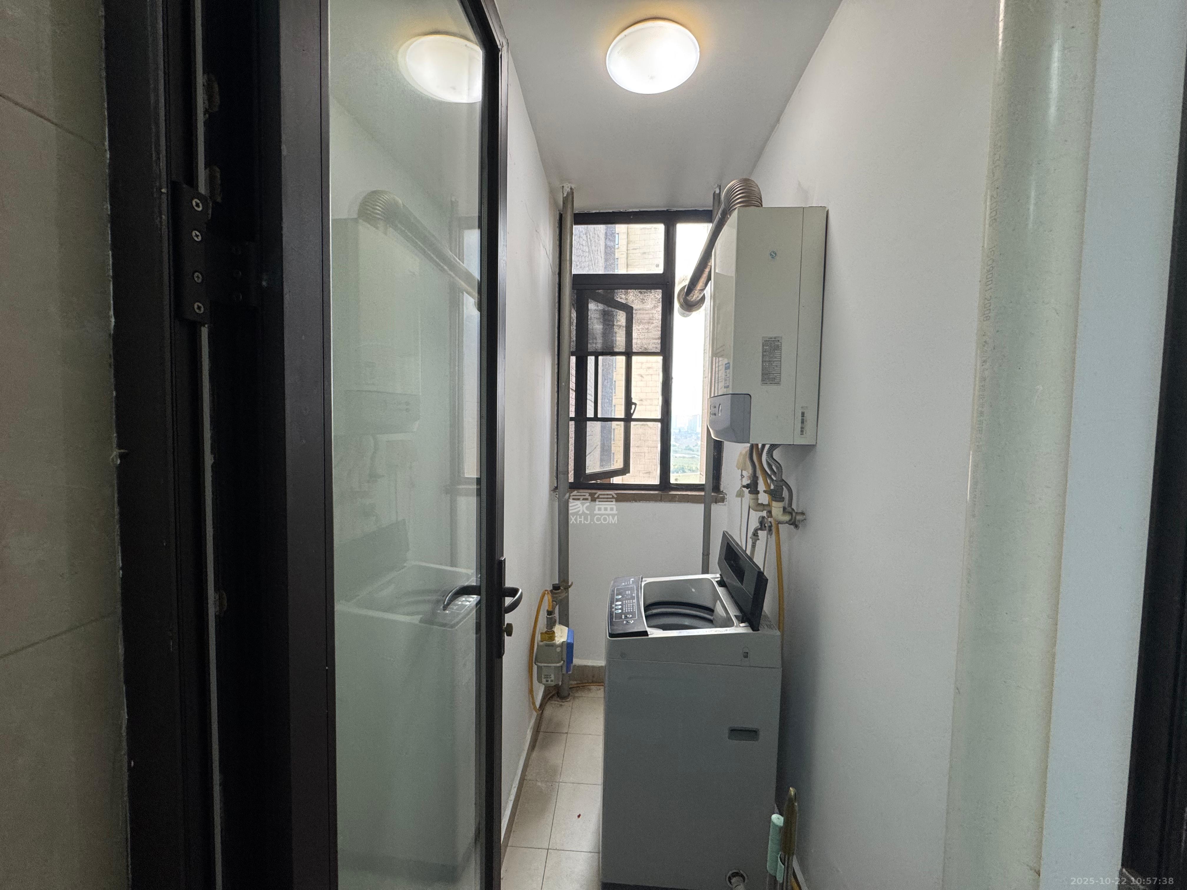 中海国际二期  3室2厅2卫    2200.0元/月 中海国际二期  3室2厅2卫    2200.0元/月室内图