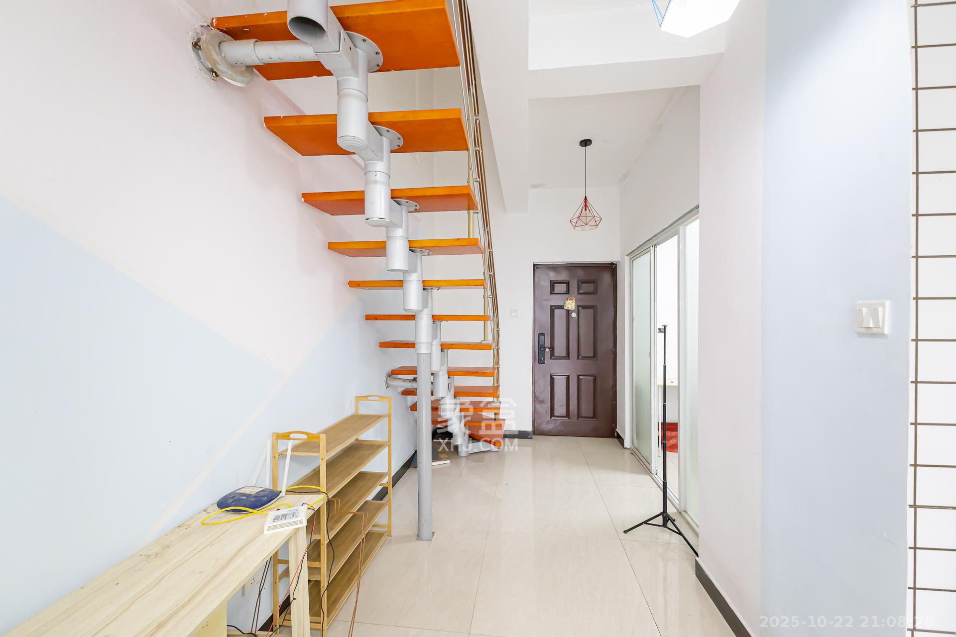 勤诚达新界 2室1厅2卫 48.0万 勤诚达新界 2室1厅2卫 48.0万客厅