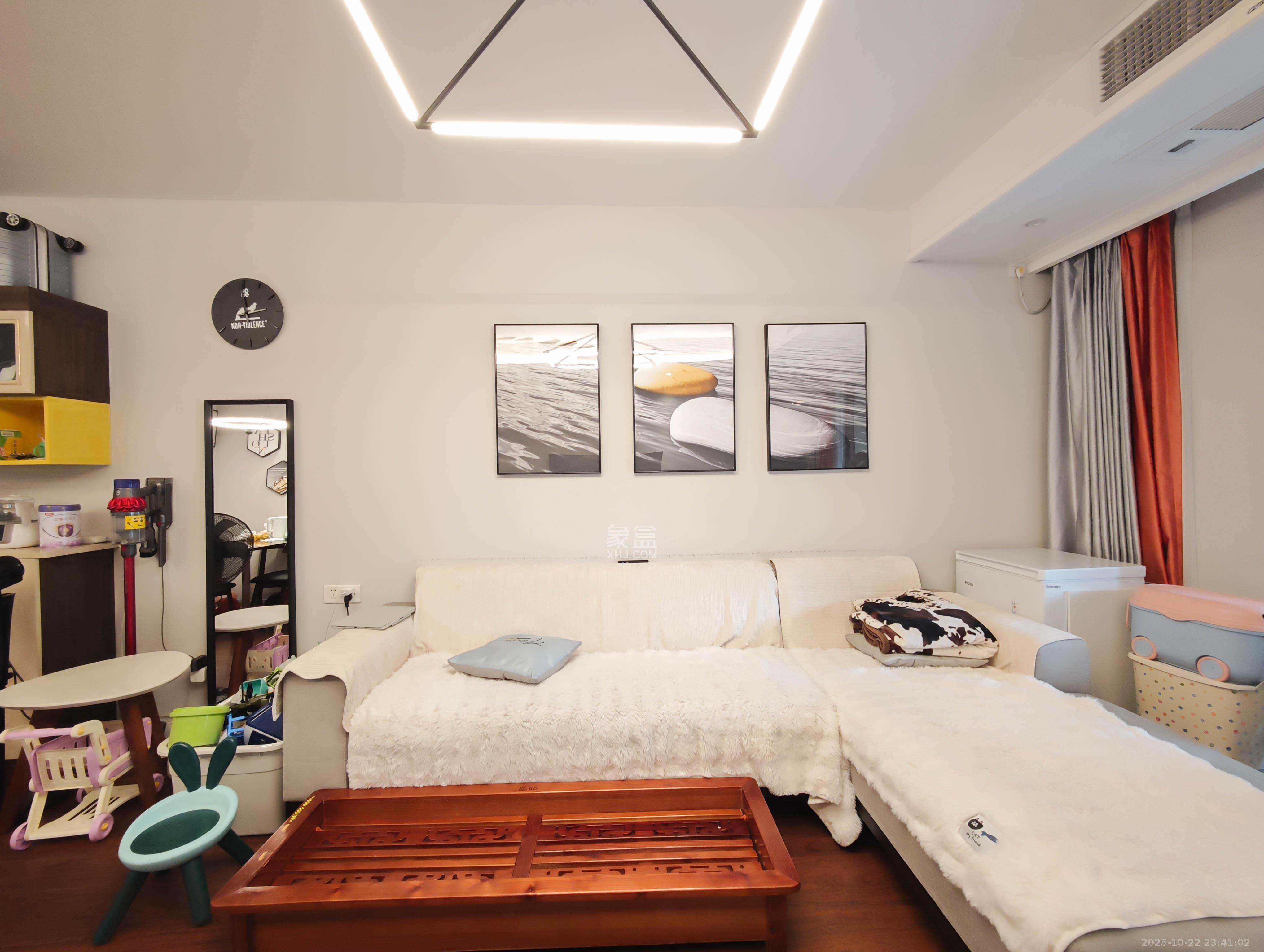 万科魅力之城观澜里 3室2厅2卫 102.0万 万科魅力之城观澜里 3室2厅2卫 102.0万客厅