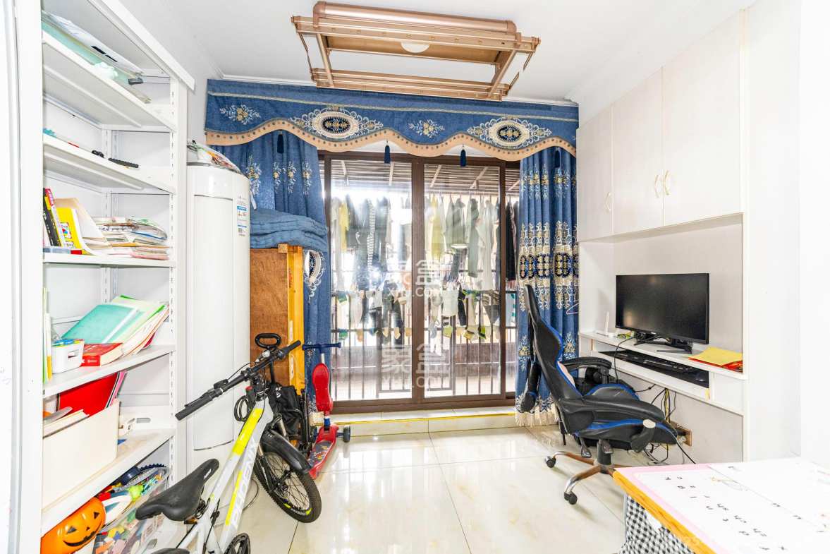 国泰九龙湾 3室2厅2卫 88.8万 国泰九龙湾 3室2厅2卫 88.8万阳台