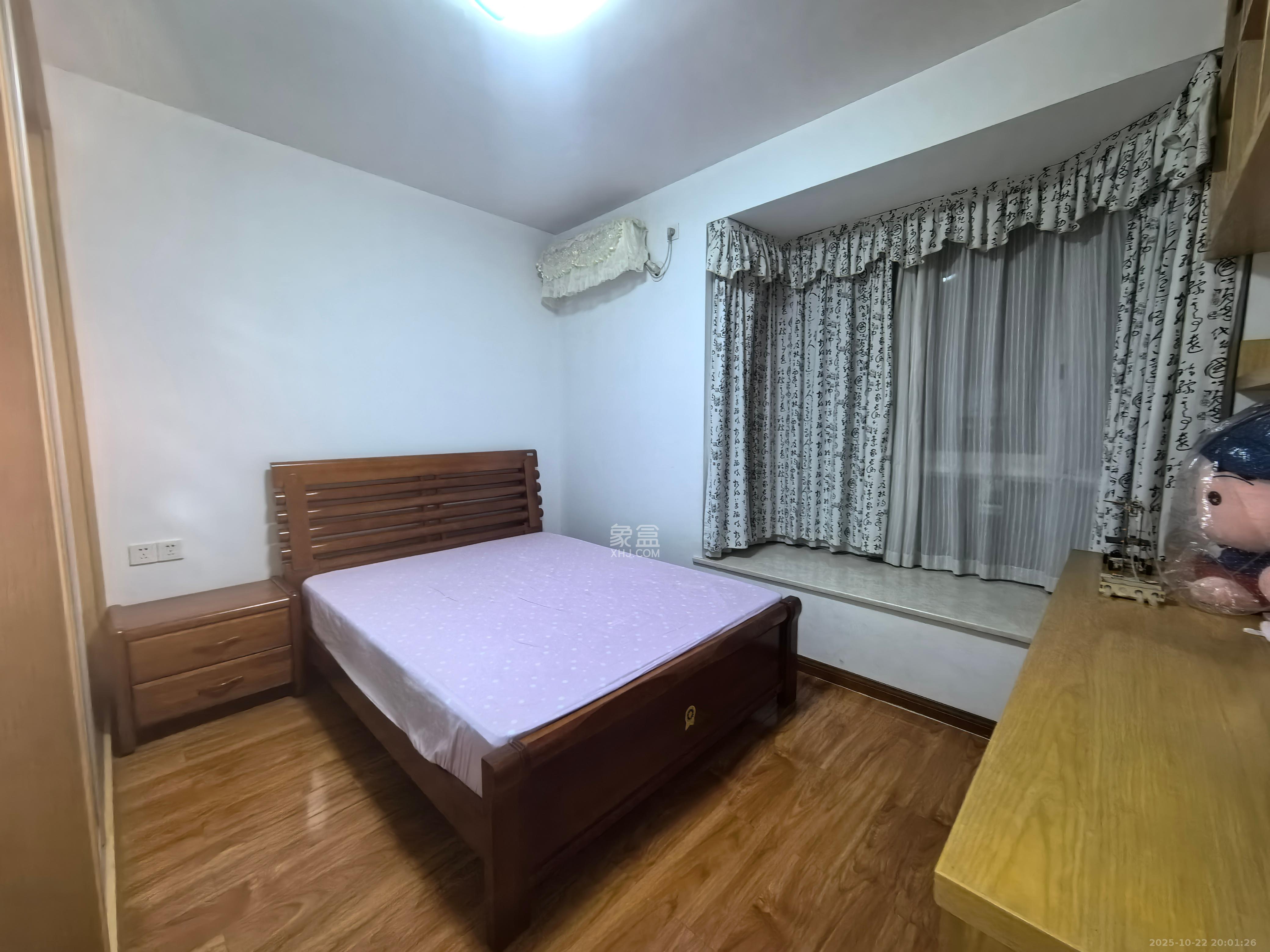 山水庭院  3室2厅1卫    1800.0元/月室内图