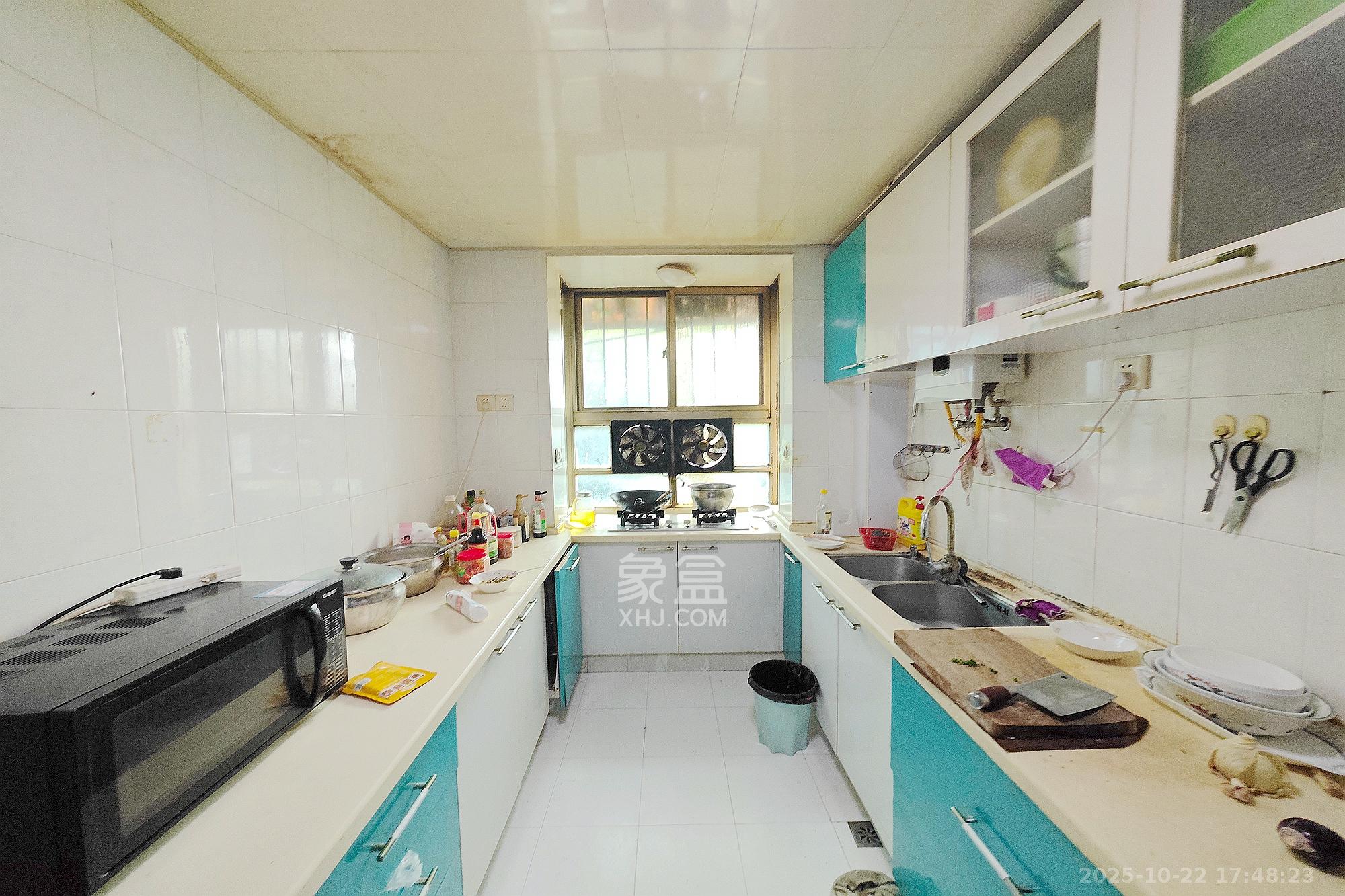 新华园  3室2厅2卫    90.0万 新华园  3室2厅2卫    90.0万厨房