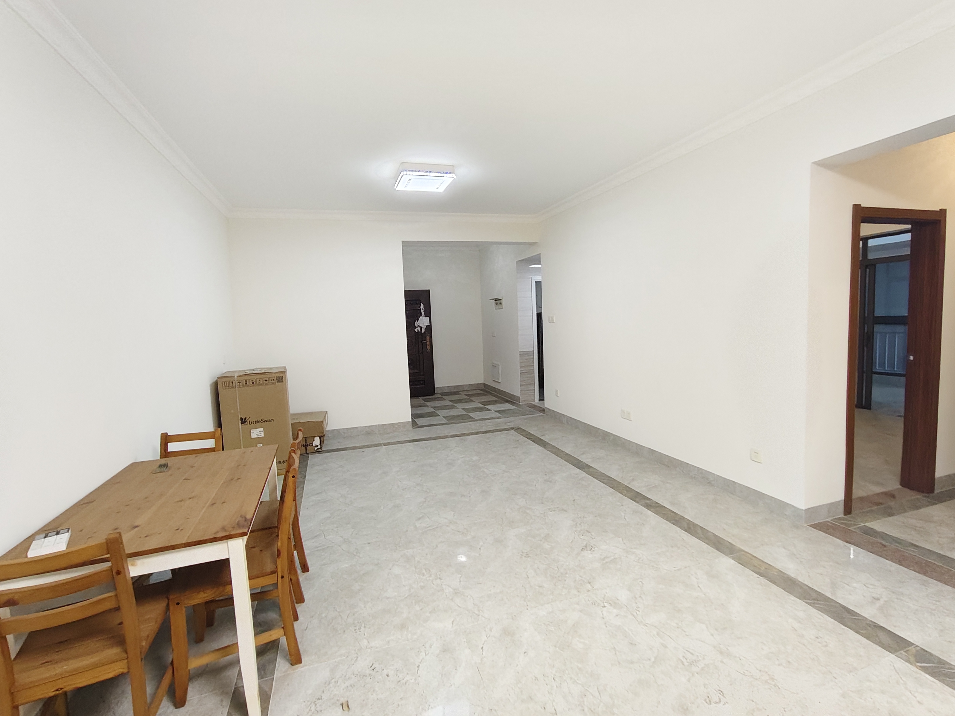 国贸城市花园  3室2厅2卫    4000.0元/月室内图