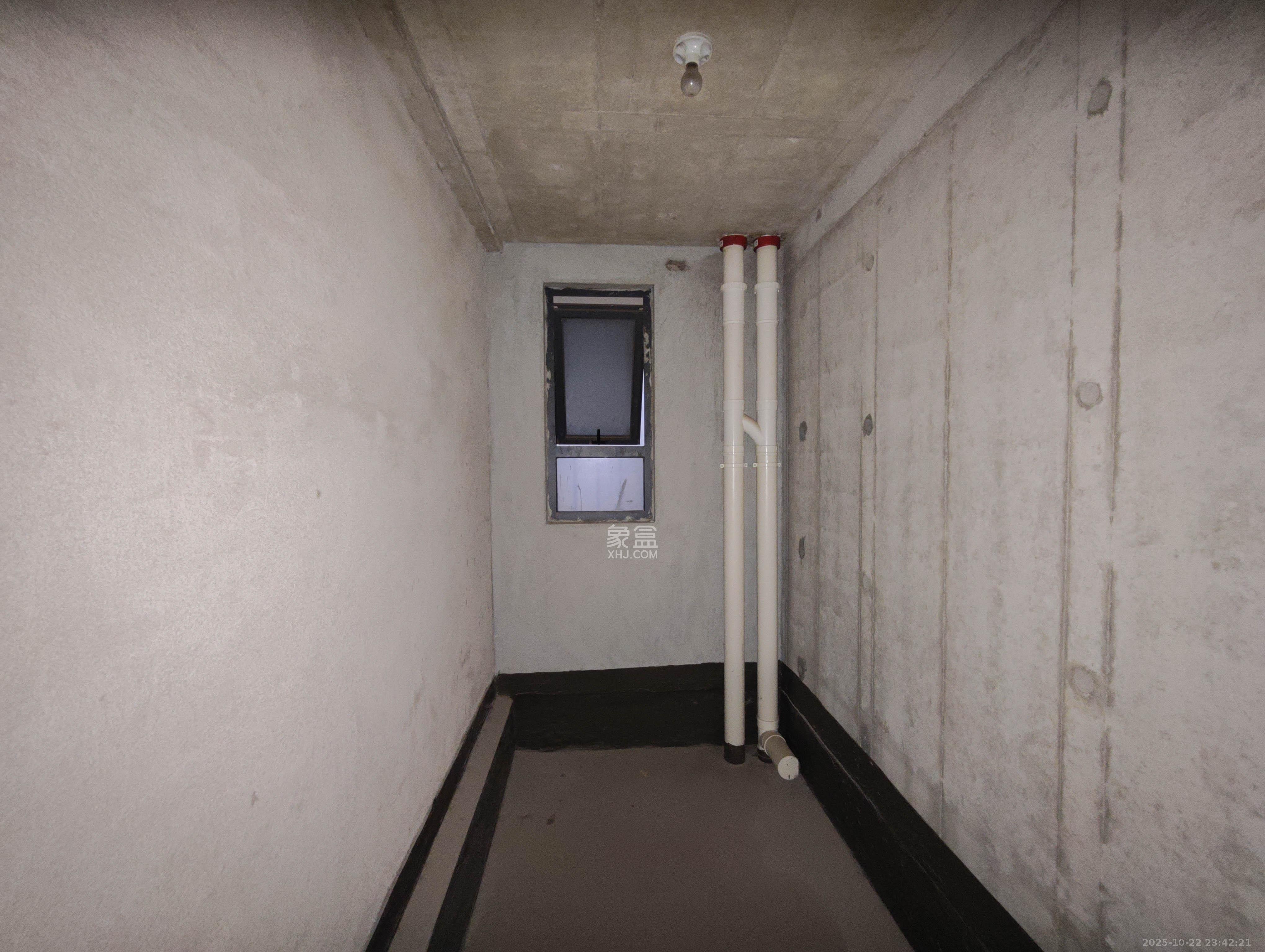 伊景园滨河苑 3室2厅2卫 75.0万 伊景园滨河苑 3室2厅2卫 75.0万卫生间