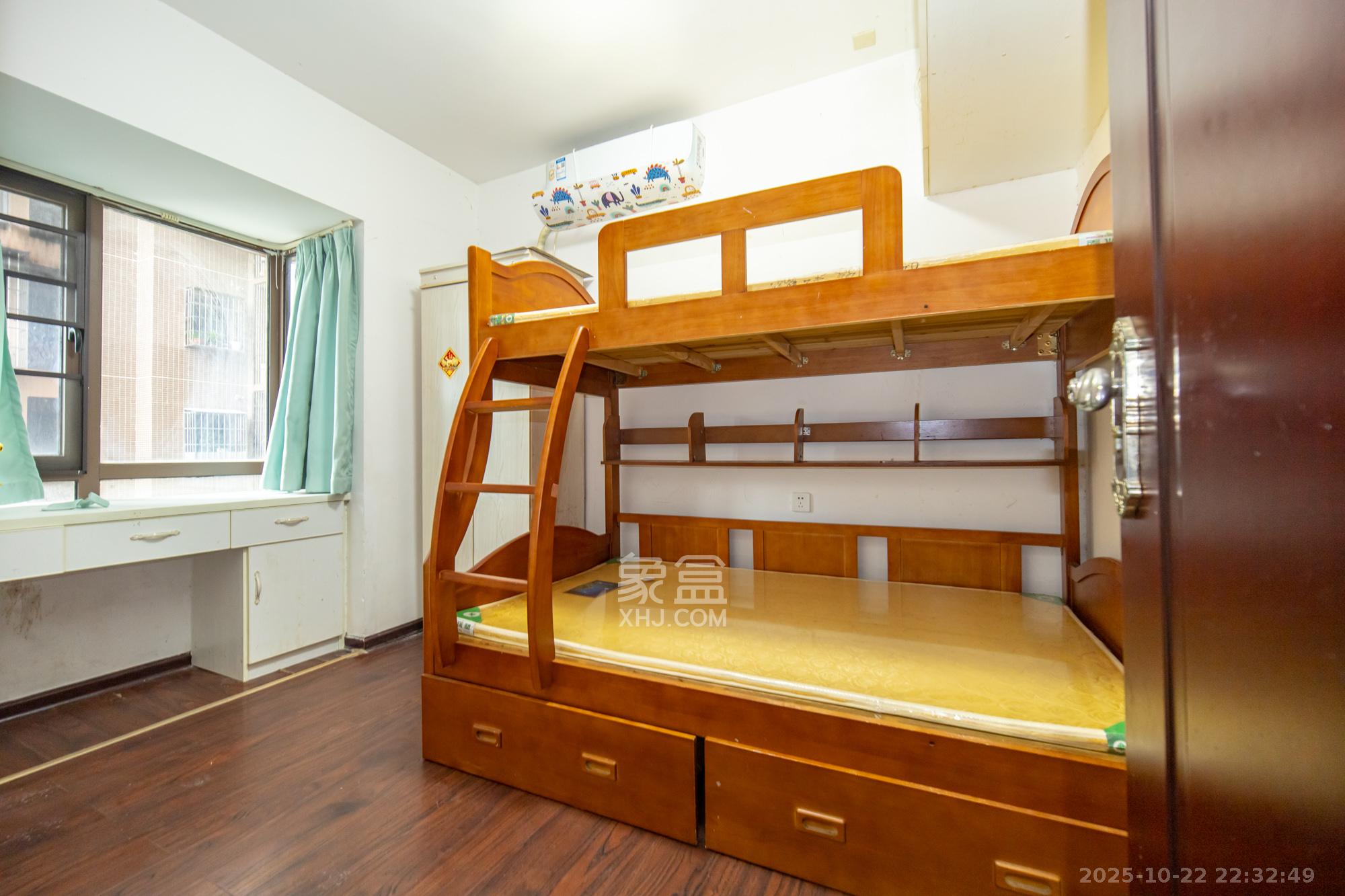 新长海广场  2室2厅1卫    42.8万卧室