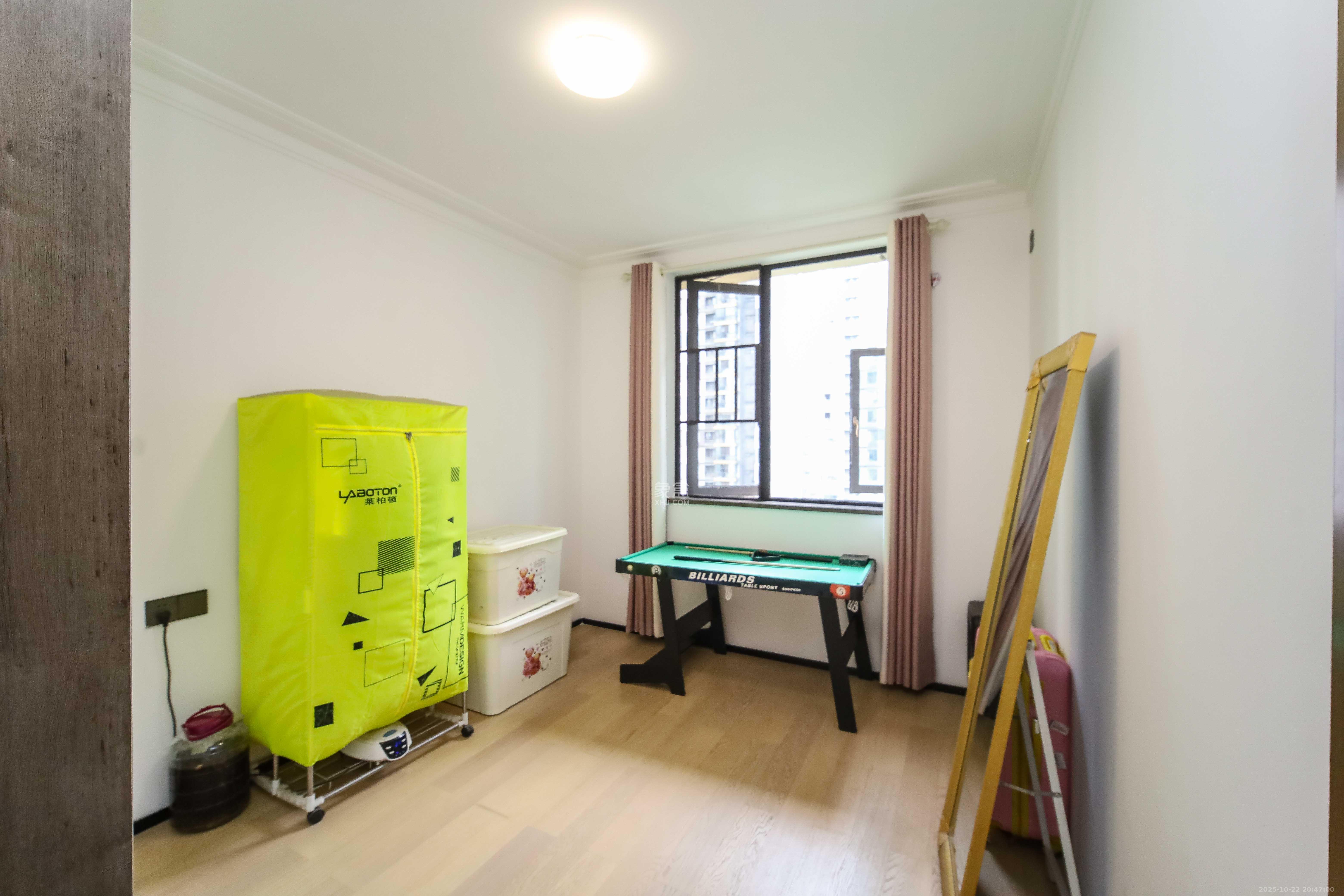 万科金域蓝湾  4室2厅2卫    198.0万卧室