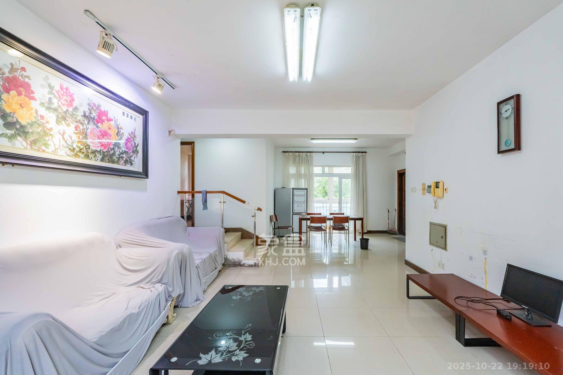 圣爵菲斯  3室2厅2卫    2200.0元/月 圣爵菲斯  3室2厅2卫    2200.0元/月