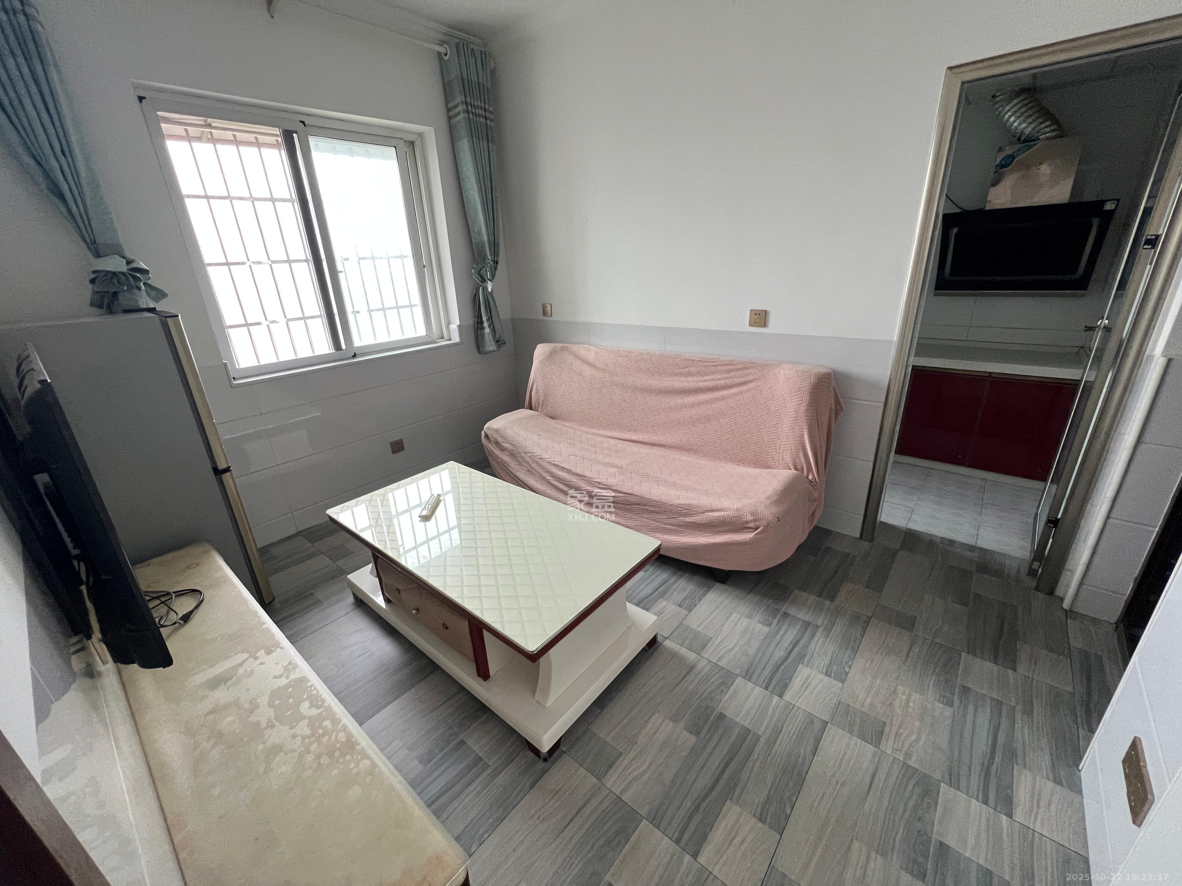 和馨园  1室0厅1卫    1300.0元/月 和馨园  1室0厅1卫    1300.0元/月室内图