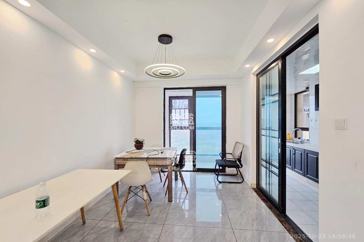 明昇壹城(明昇时代广场)二期 4室2厅2卫 172.0万 明昇壹城(明昇时代广场)二期 4室2厅2卫 172.0万客厅