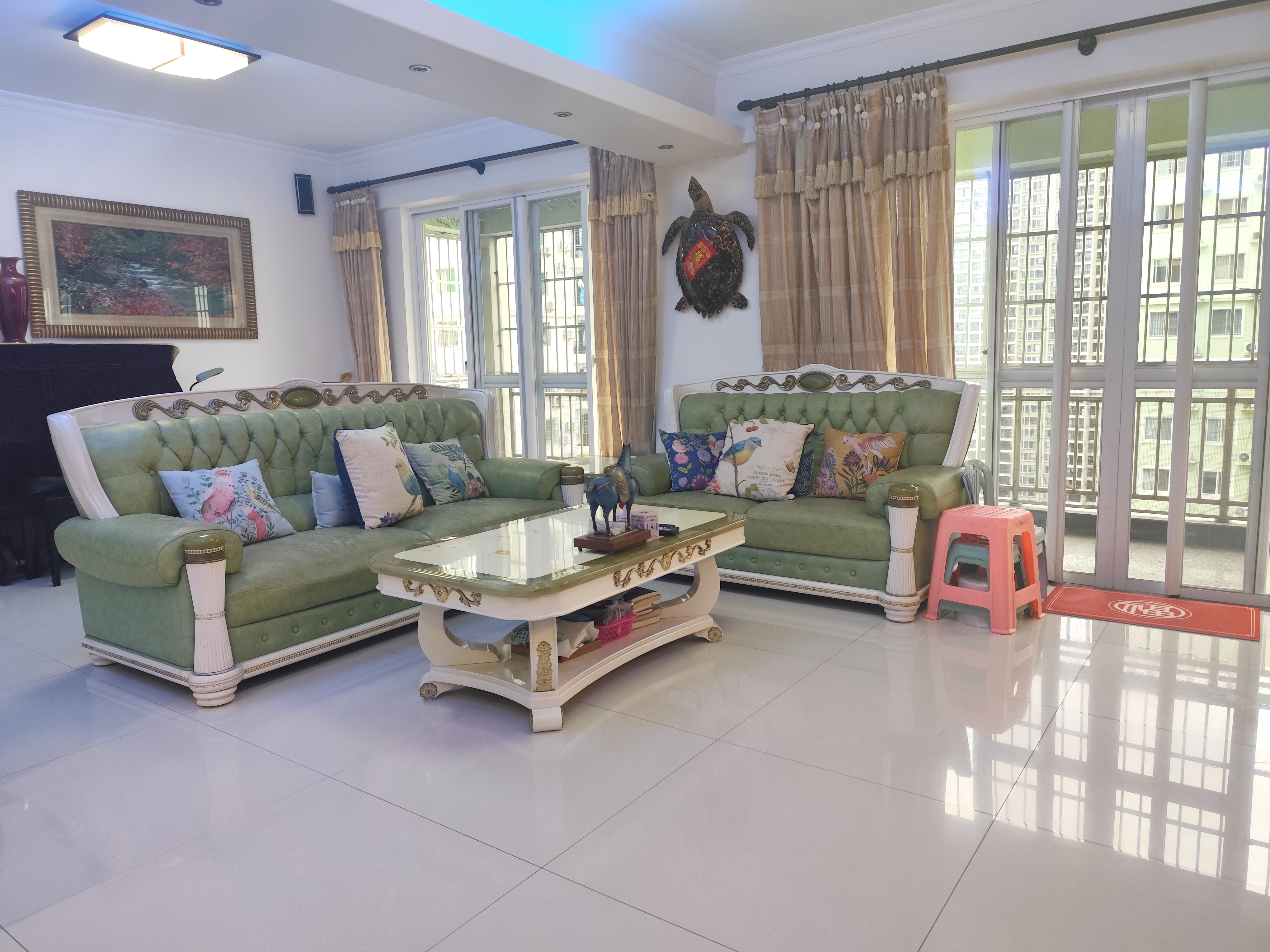 蔚兰天成  3室2厅3卫    275.0万 蔚兰天成  3室2厅3卫    275.0万客厅