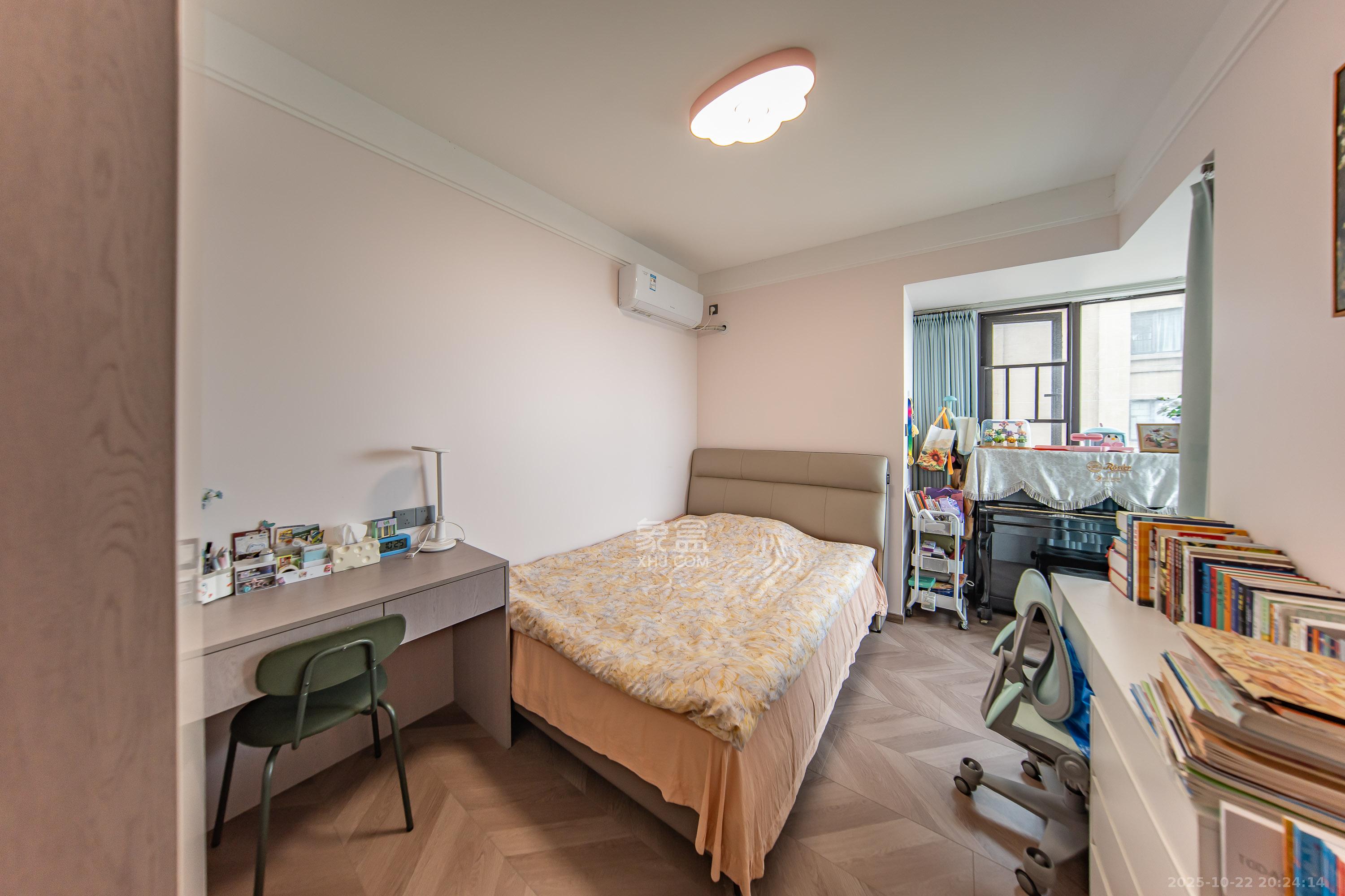 中海国际一期  4室2厅2卫    148.0万卧室